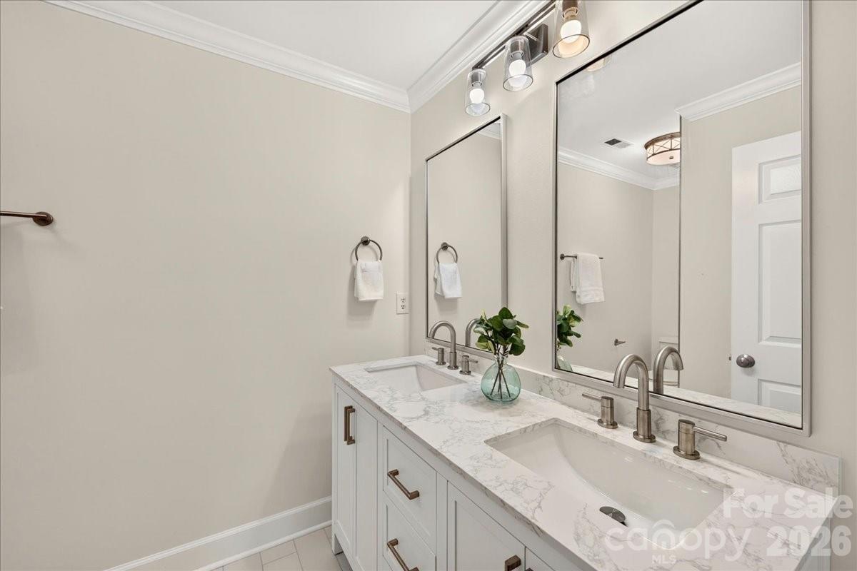 6912 Foxglove Drive — Charlotte