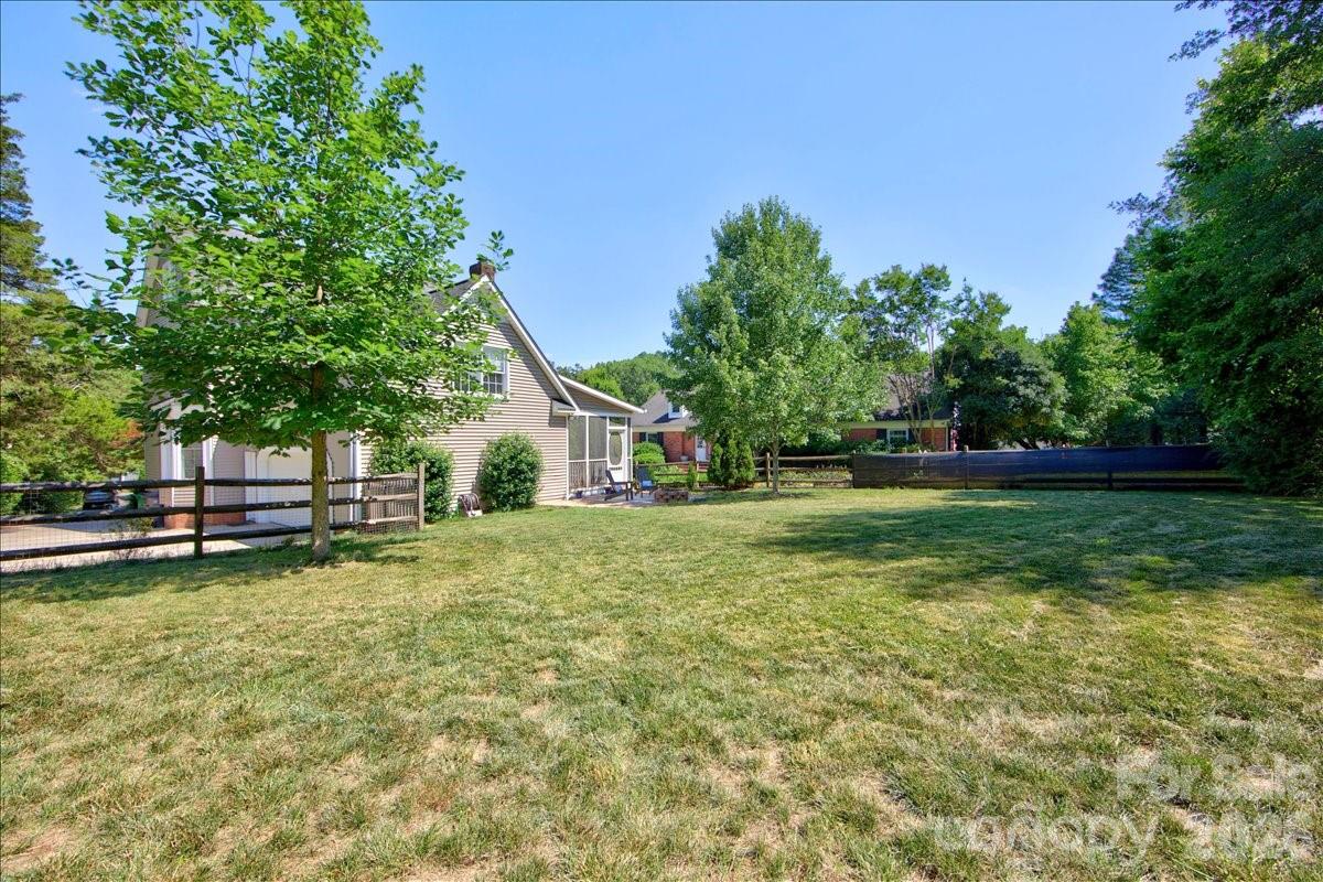 6912 Foxglove Drive — Charlotte