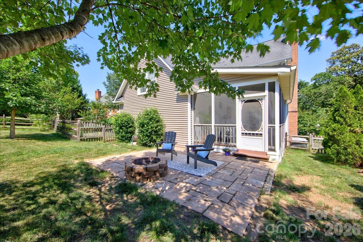 6912 Foxglove Drive — Charlotte