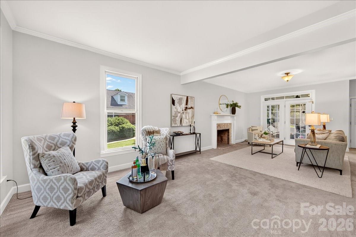 6912 Foxglove Drive — Charlotte