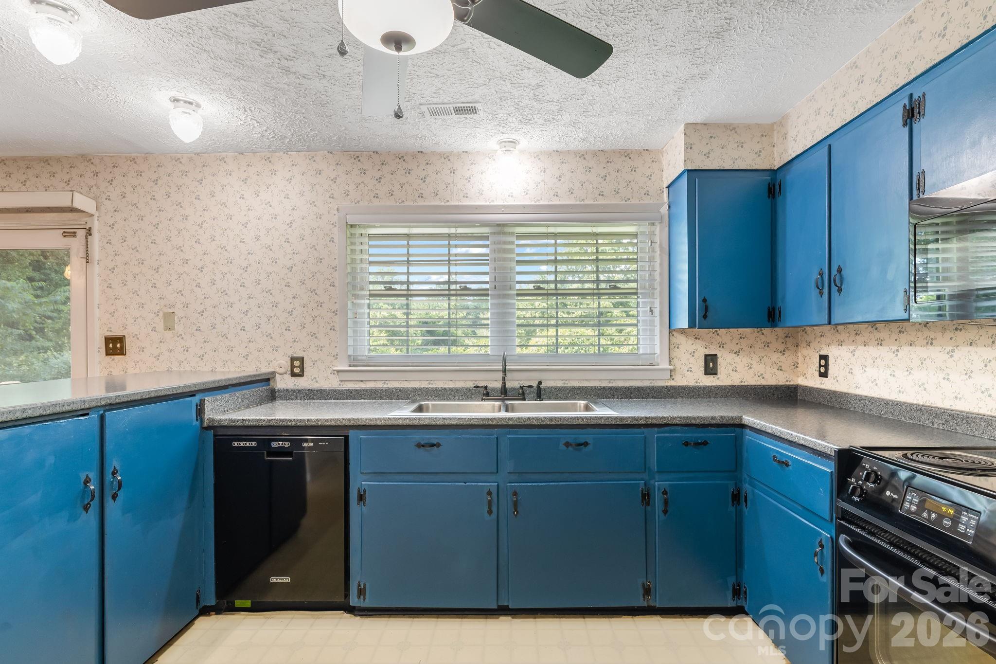 63 Baker Place — Asheville