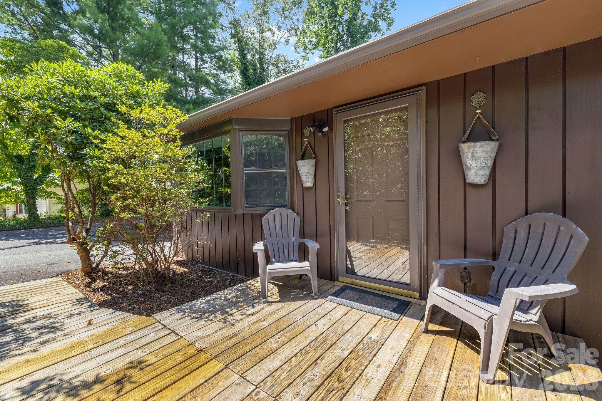 63 Baker Place — Asheville