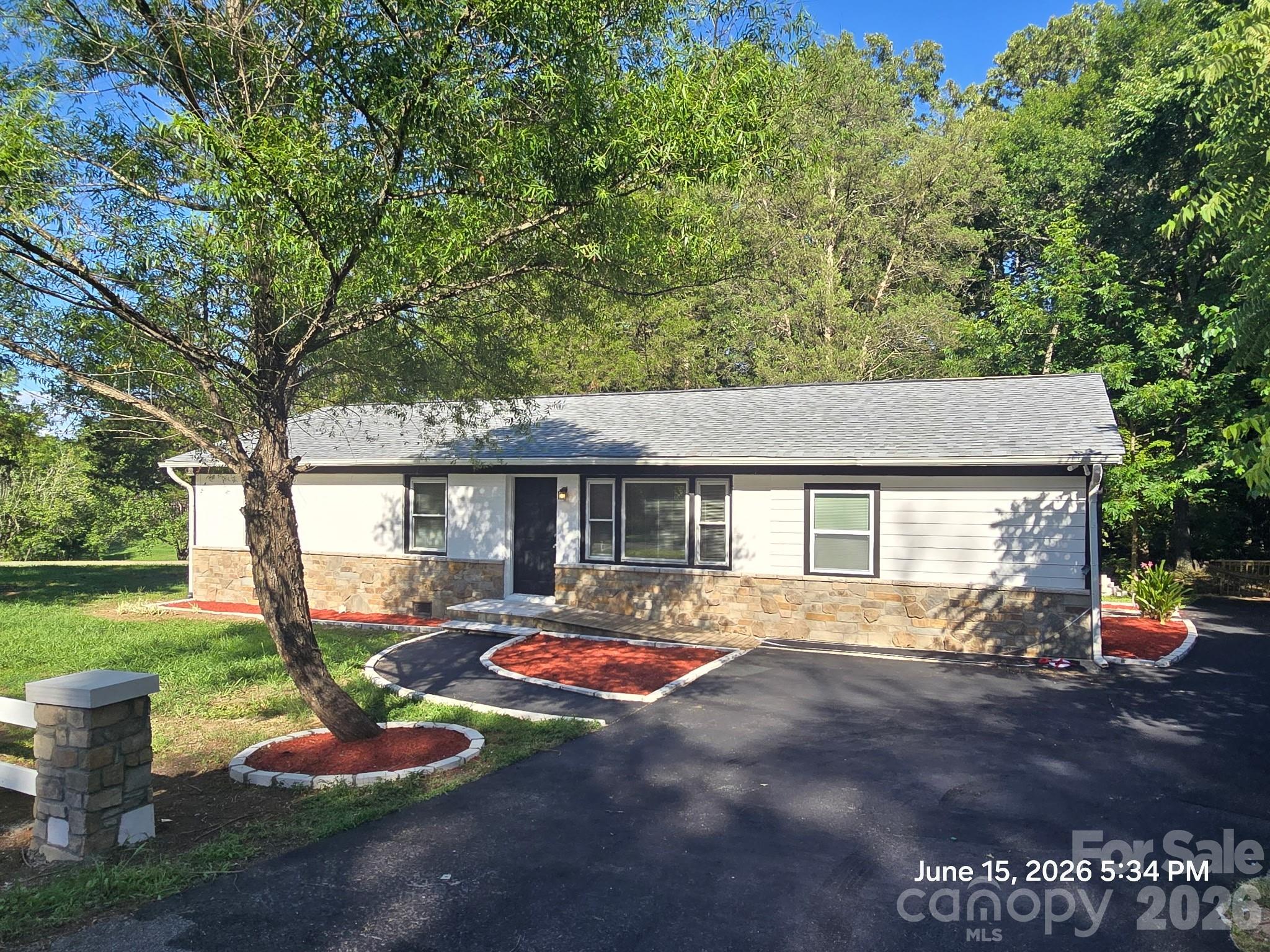 1050 South Lake Drive — Lancaster