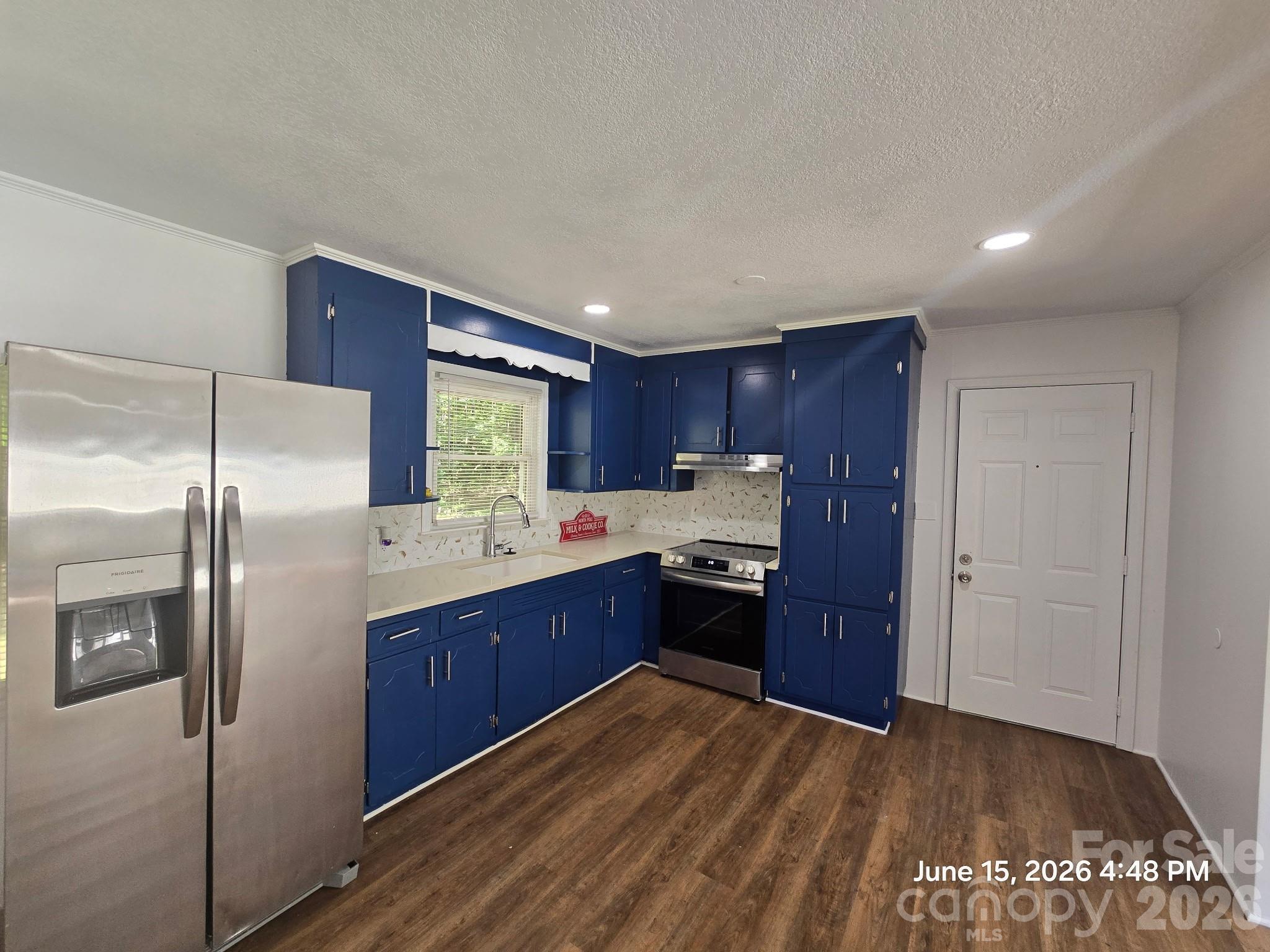 1050 South Lake Drive — Lancaster