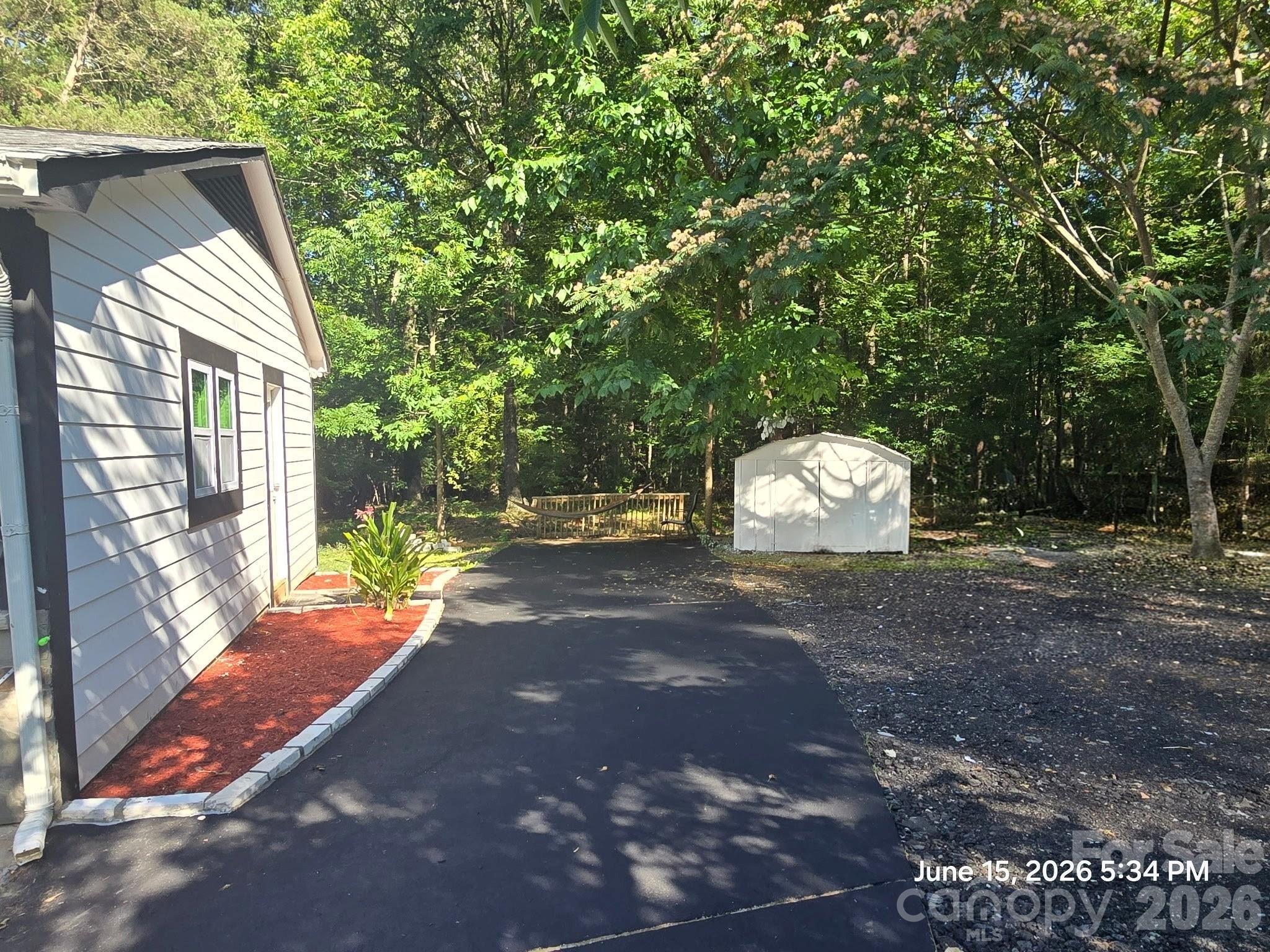 1050 South Lake Drive — Lancaster