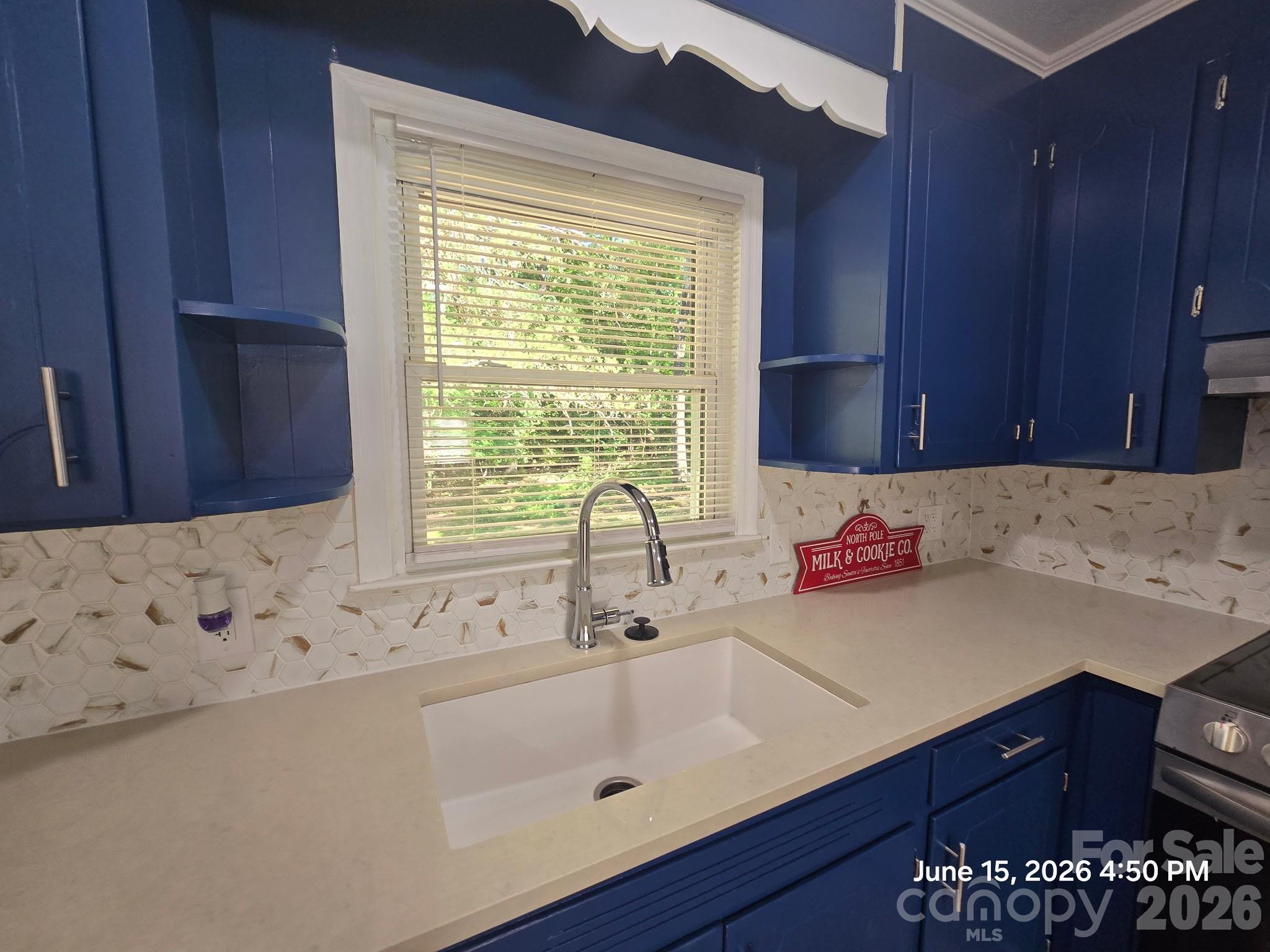 1050 South Lake Drive — Lancaster