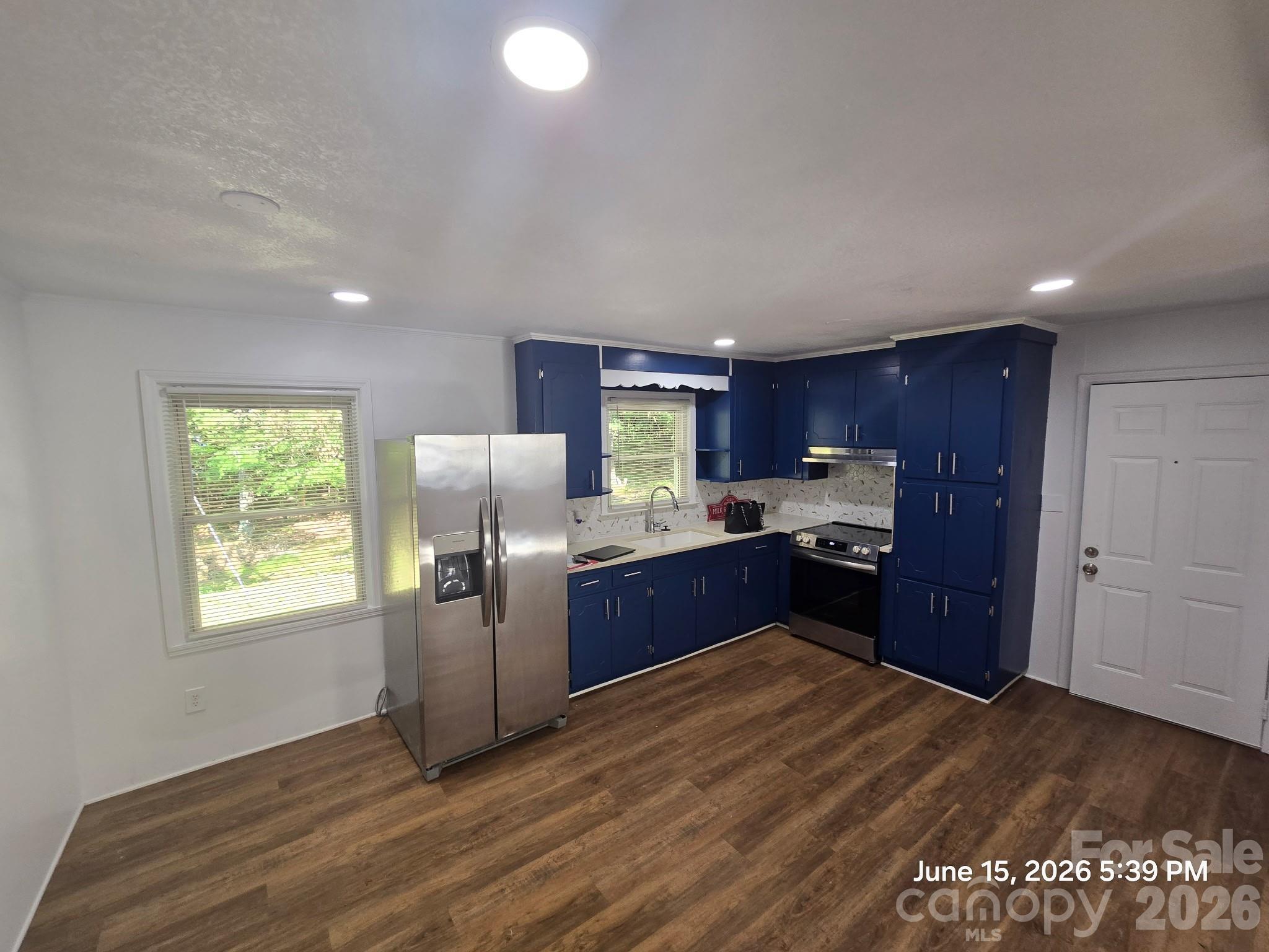 1050 South Lake Drive — Lancaster