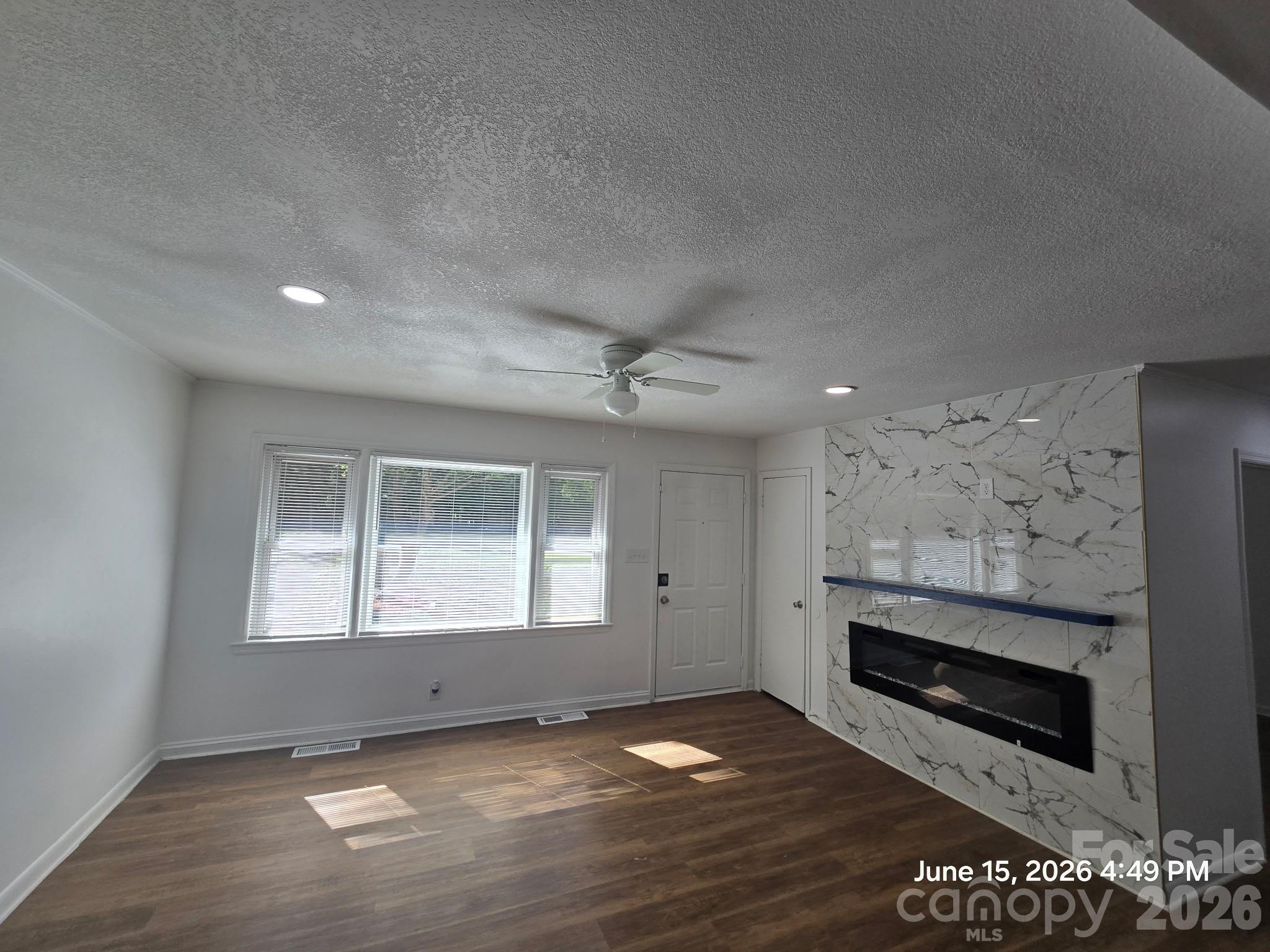 1050 South Lake Drive — Lancaster