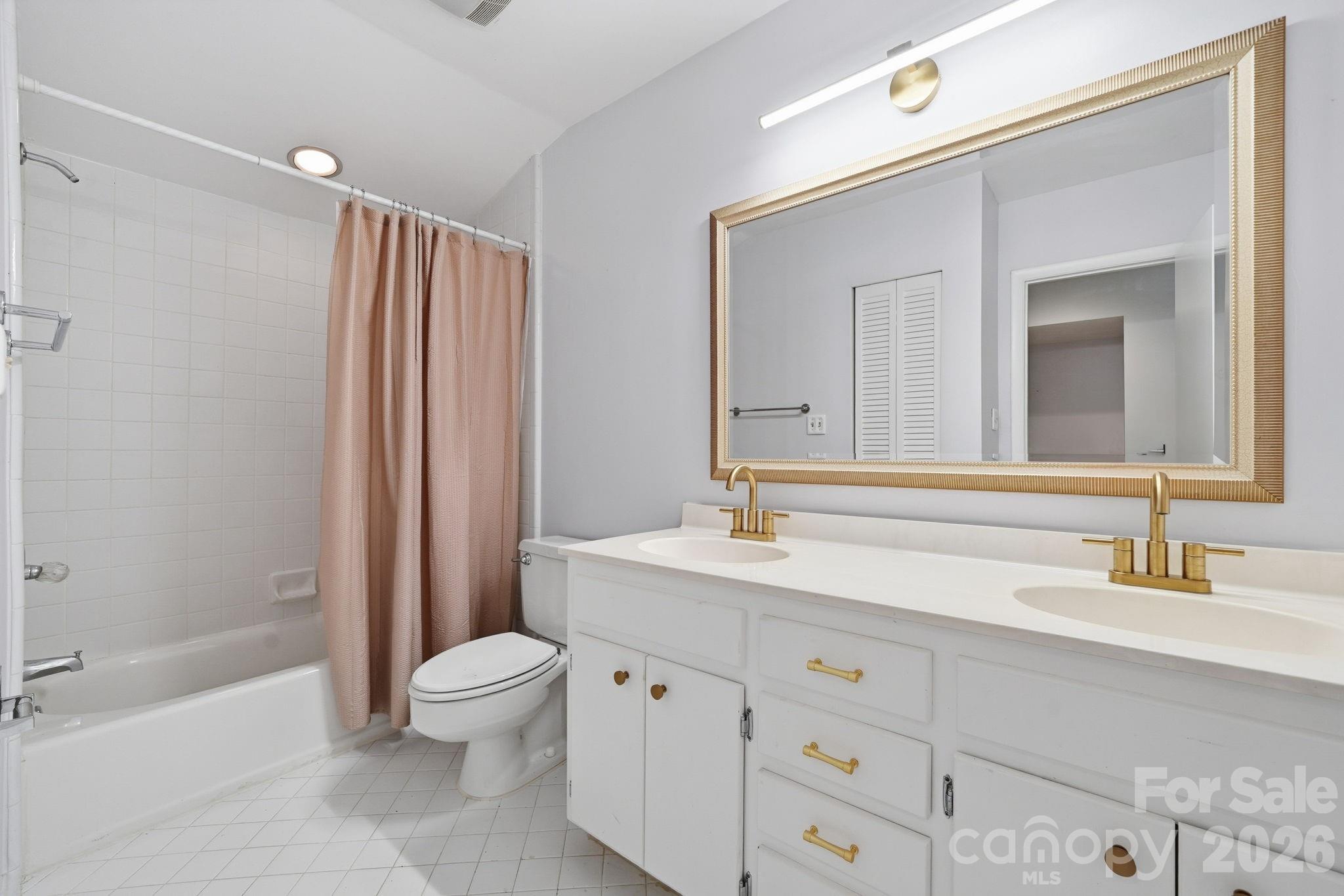 201 Riverview Terrace — Clover