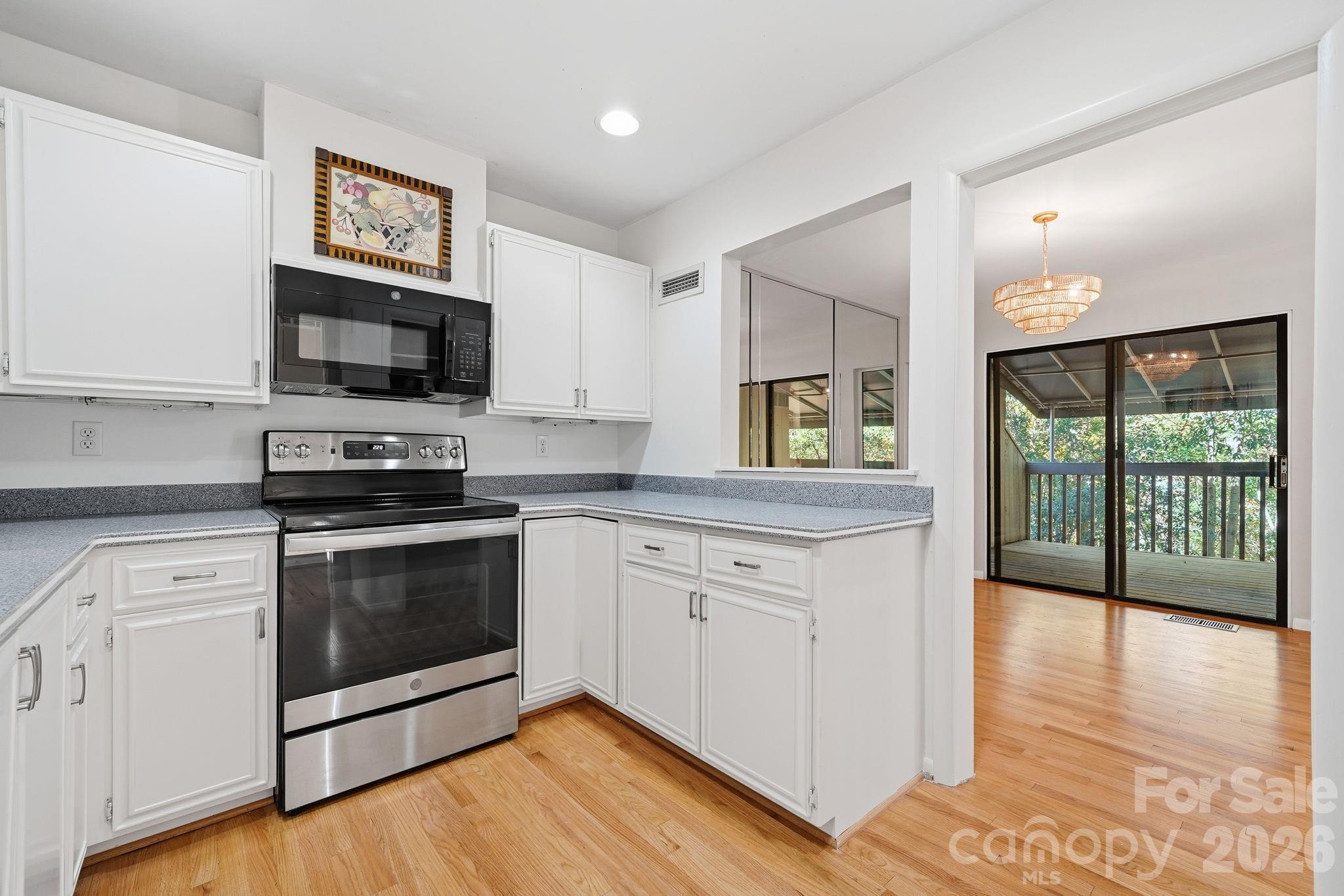 201 Riverview Terrace — Clover