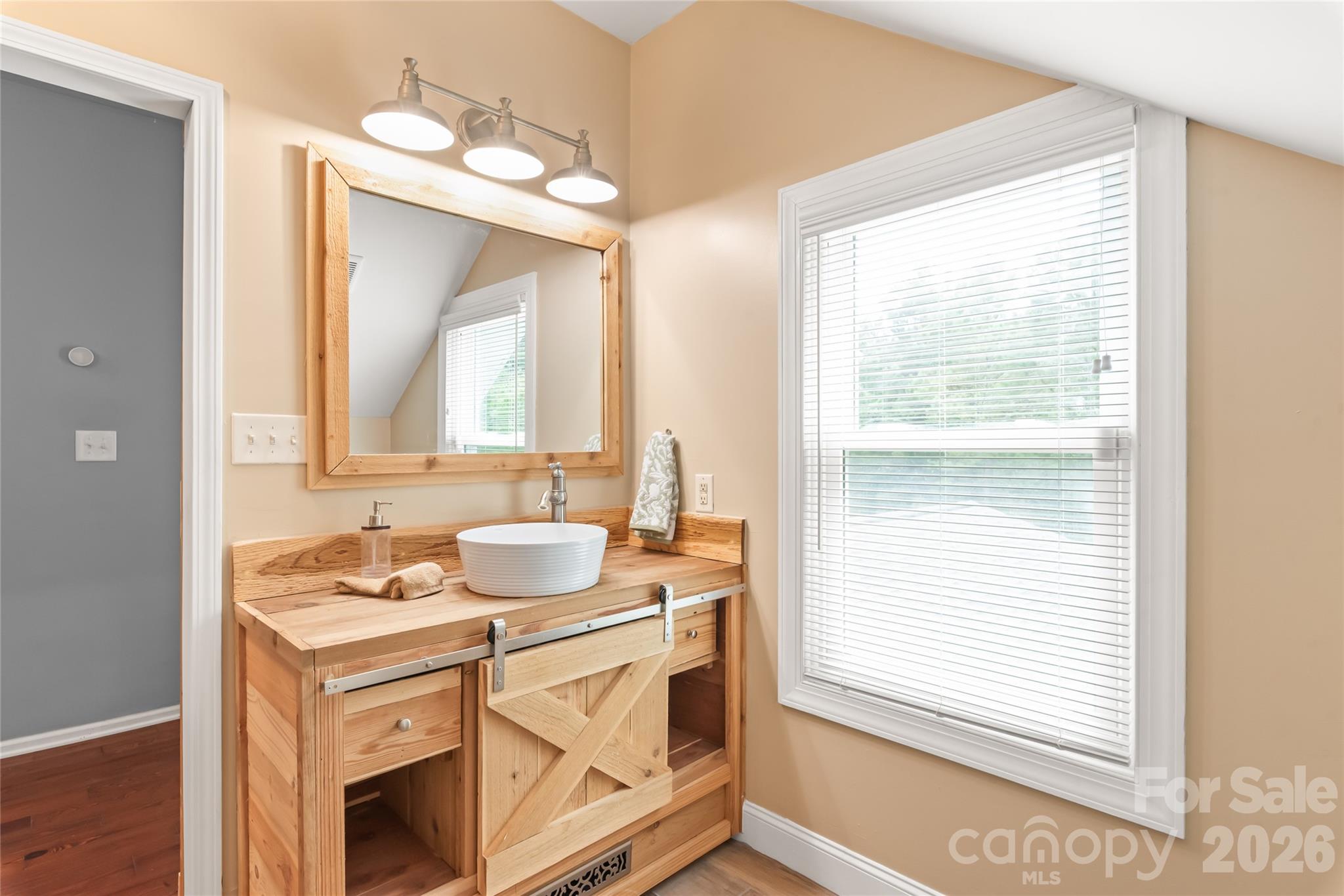 1241 Sierra Road #20 — York