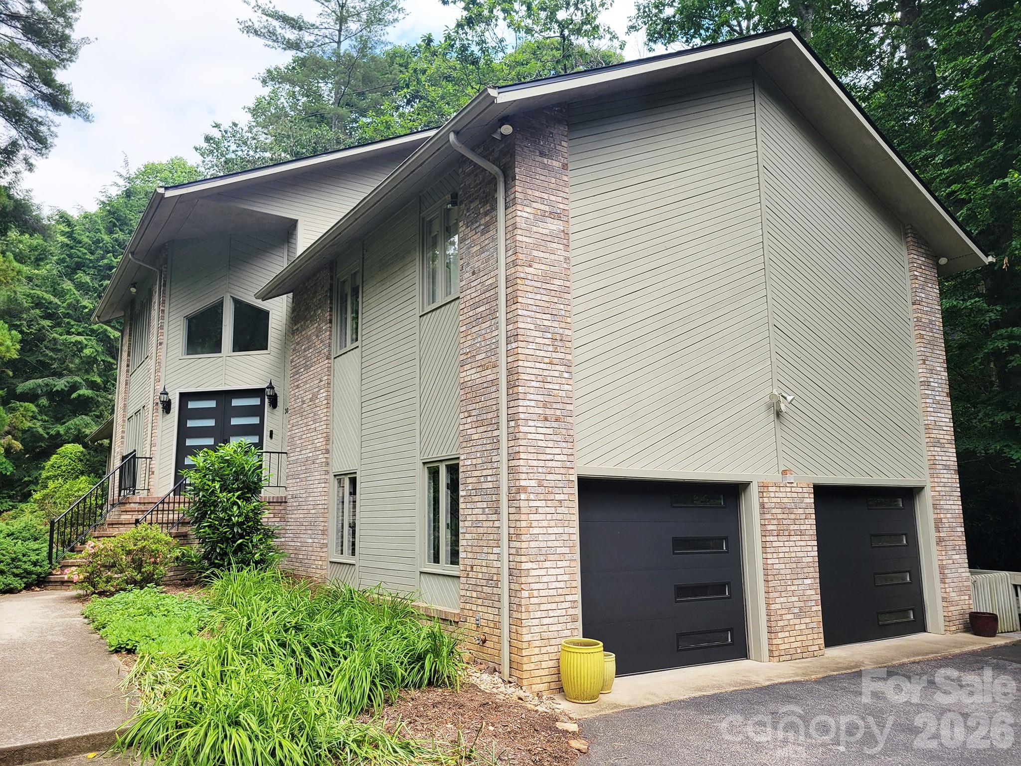 305 E Sondley Drive — Asheville