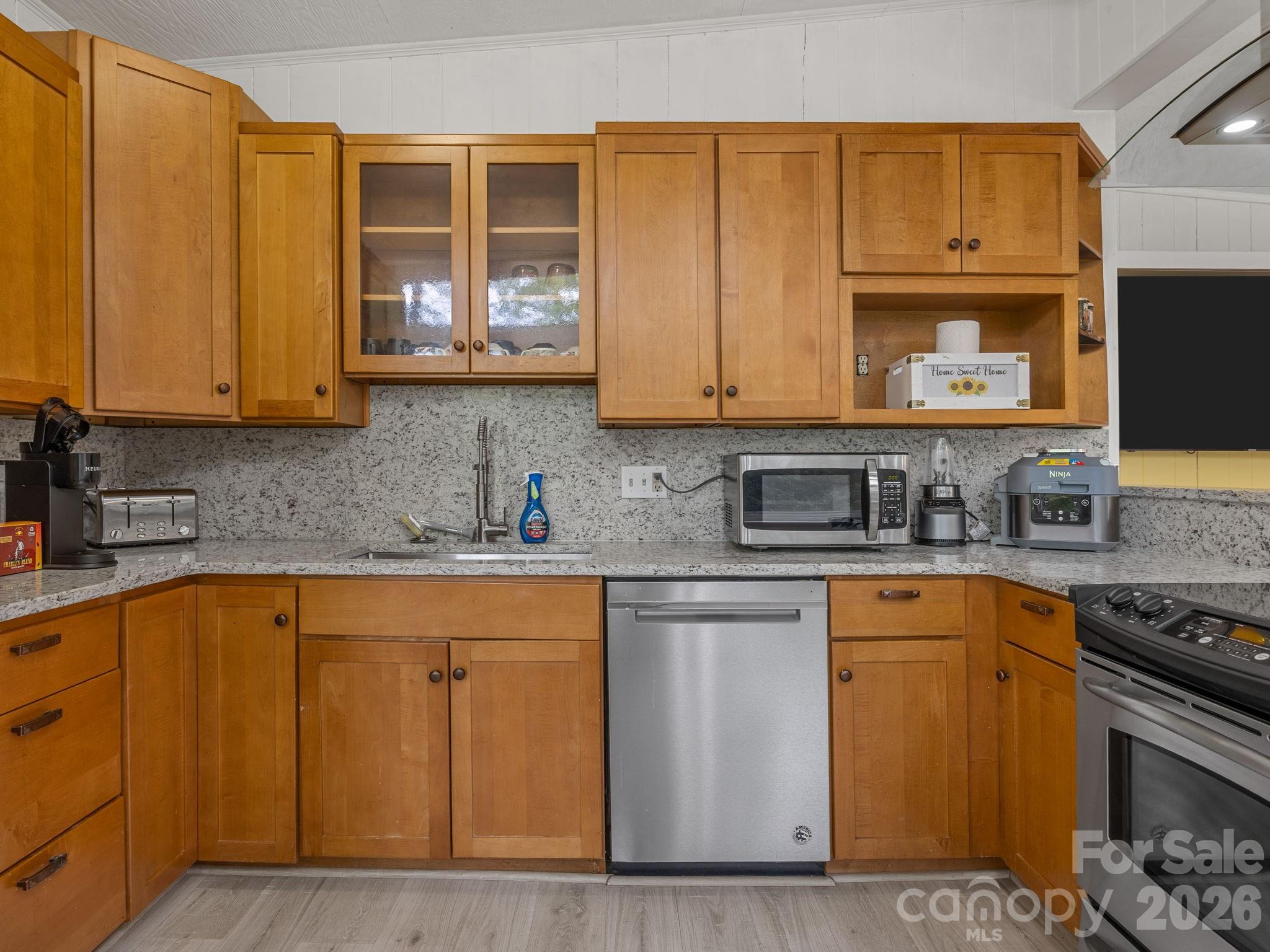 41 Red Bird Road — Tryon