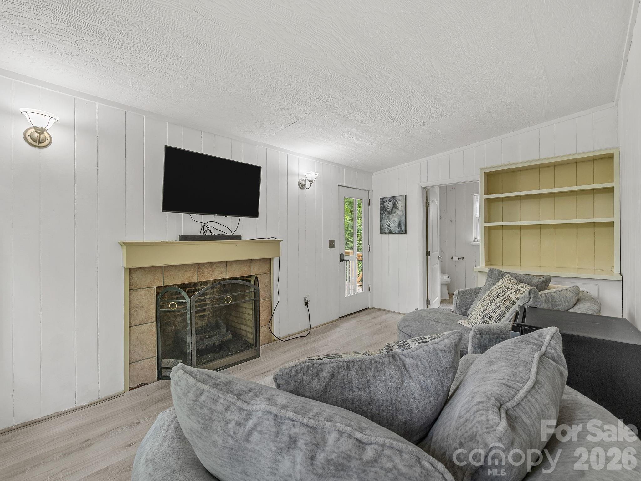 41 Red Bird Road — Tryon
