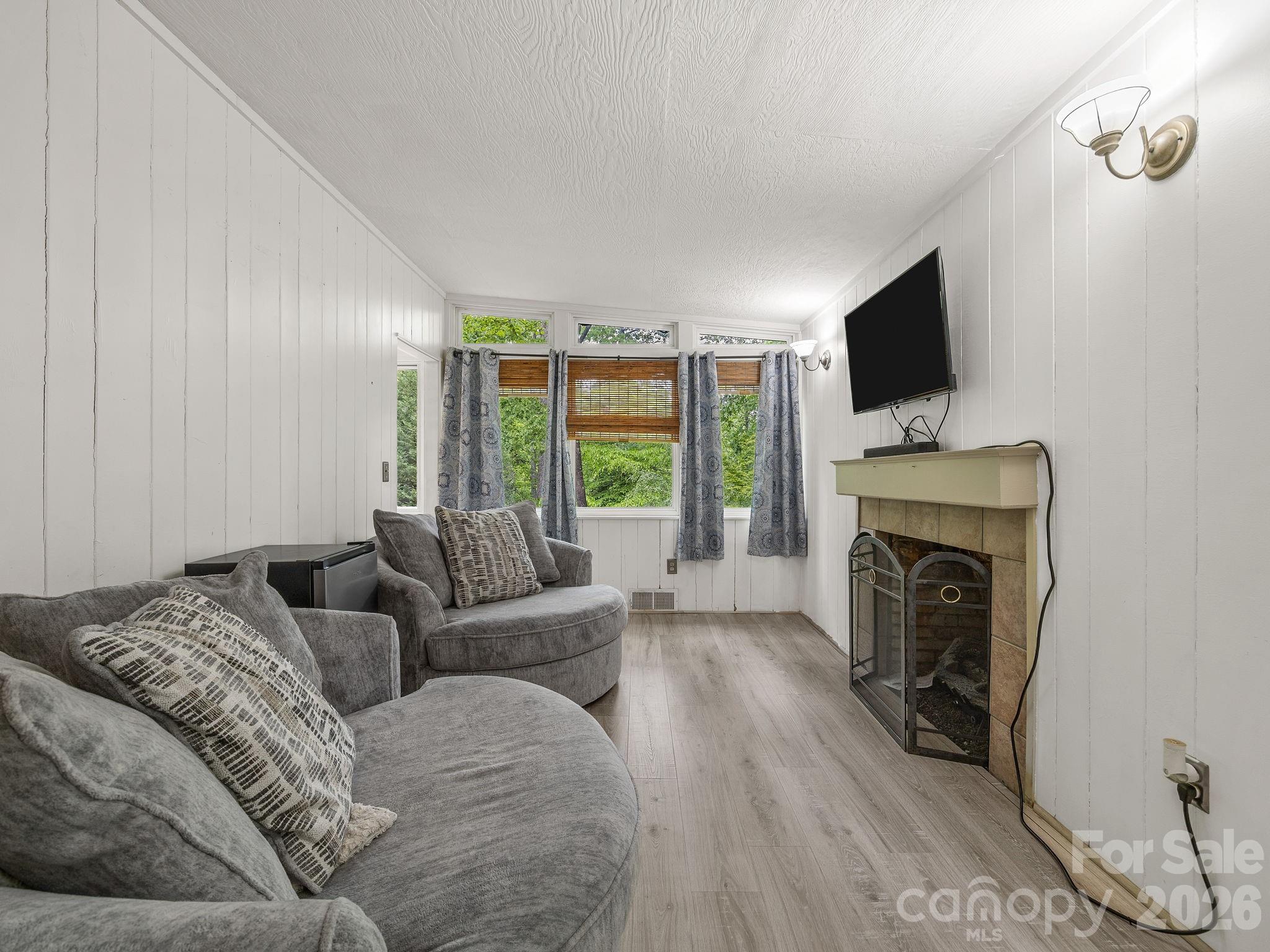 41 Red Bird Road — Tryon