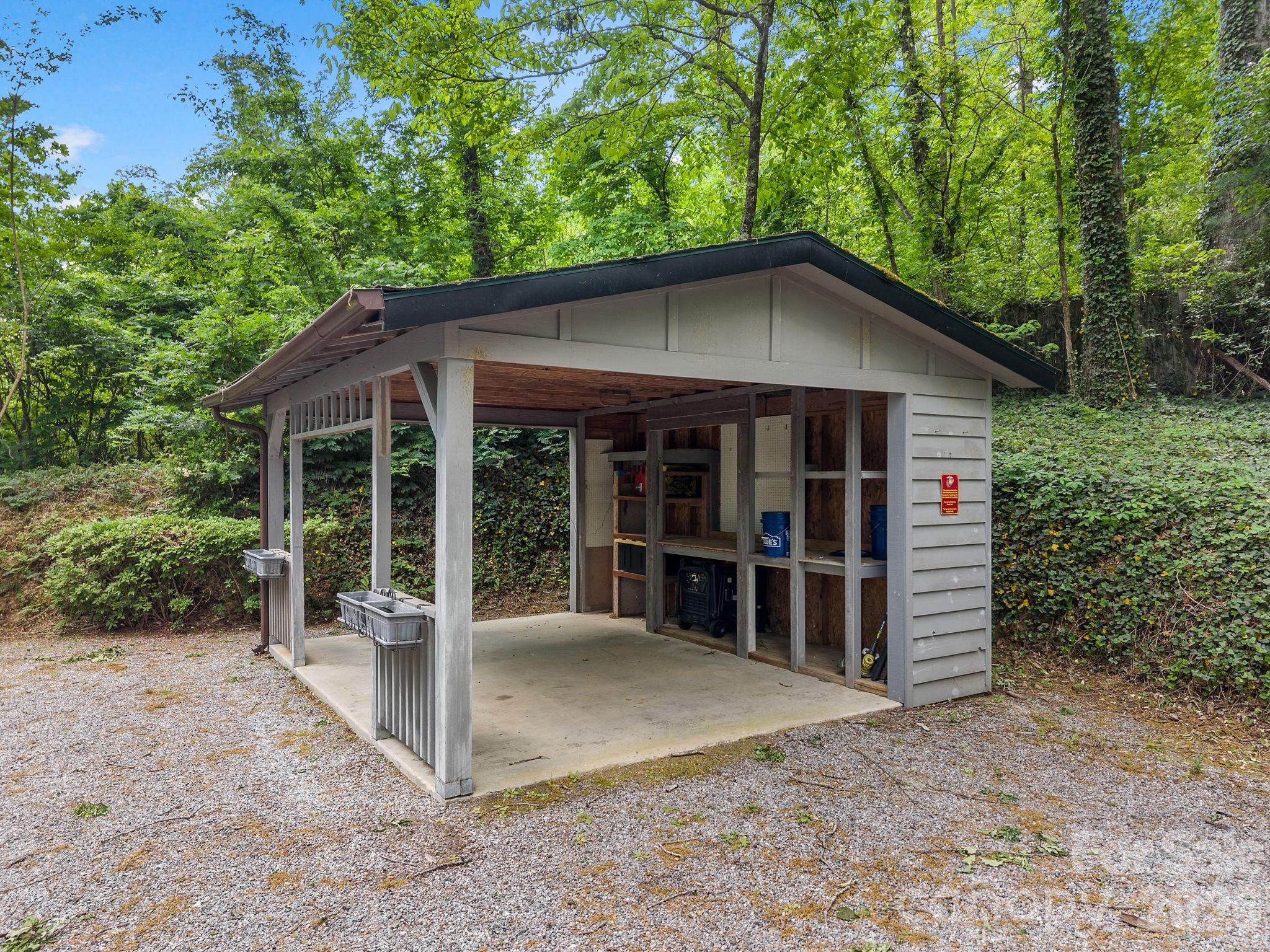 41 Red Bird Road — Tryon