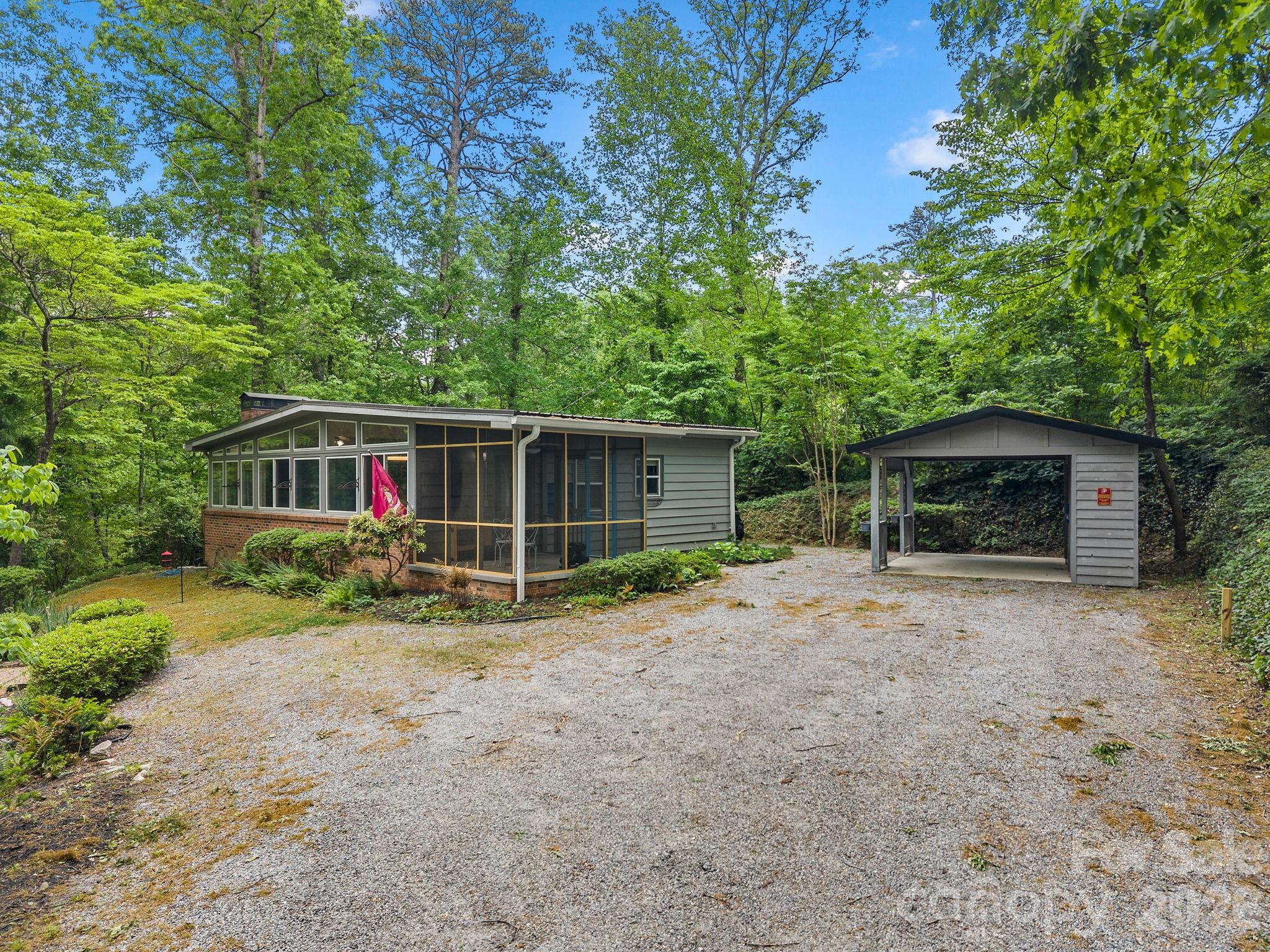 41 Red Bird Road — Tryon