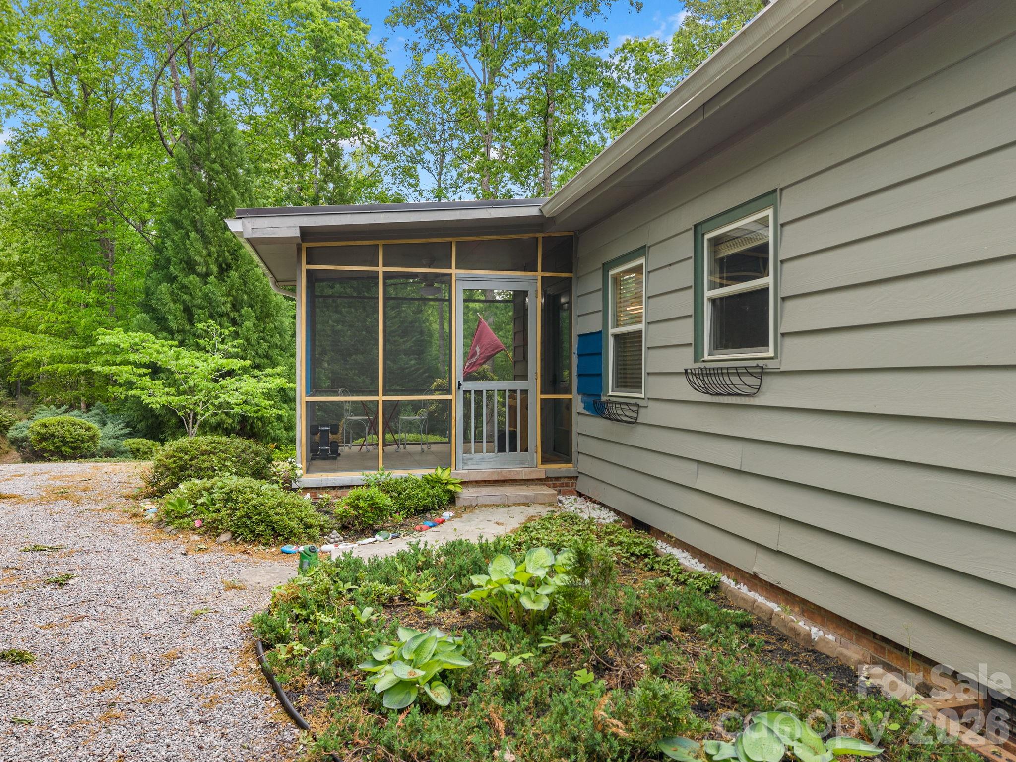 41 Red Bird Road — Tryon