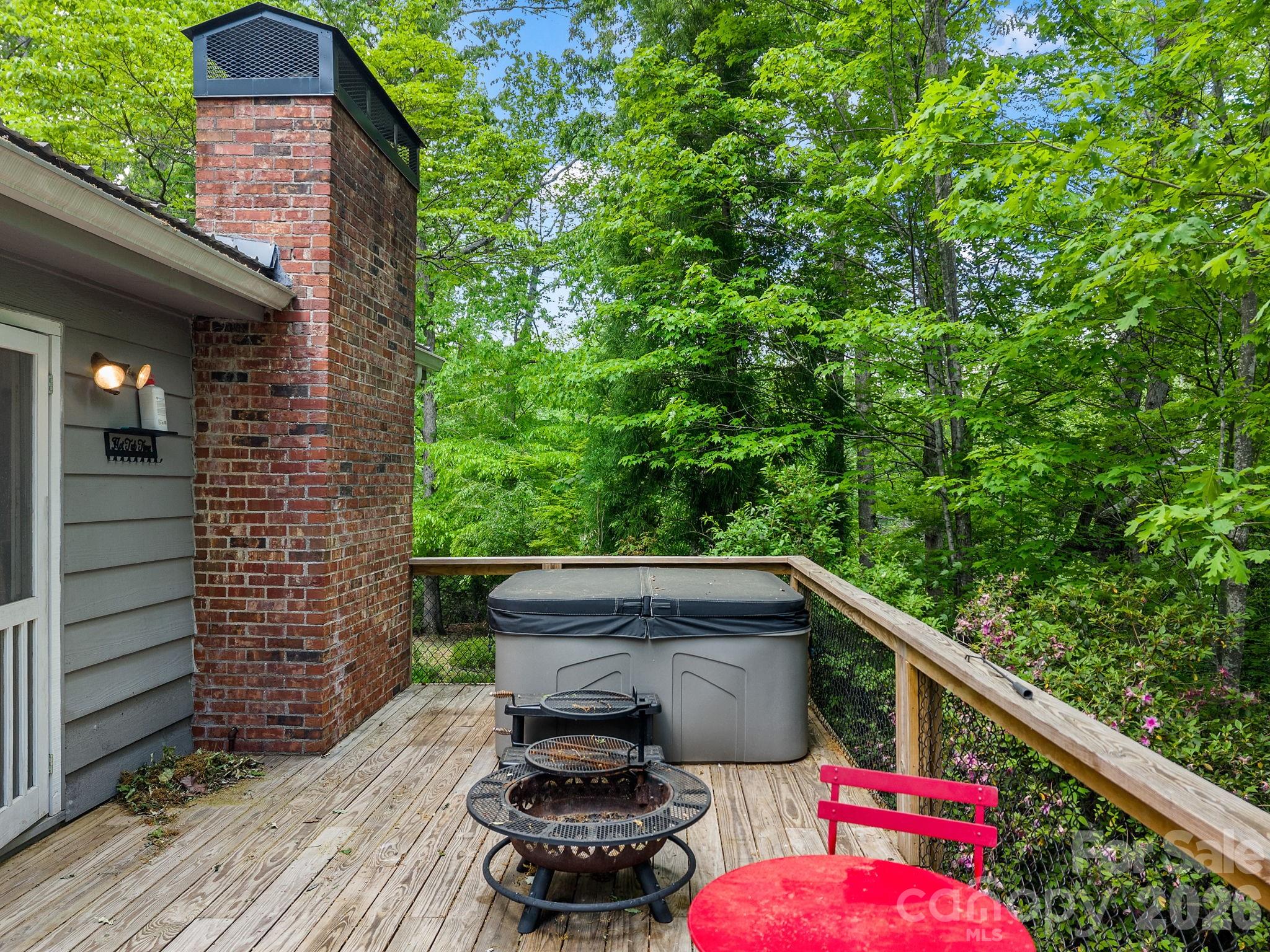 41 Red Bird Road — Tryon