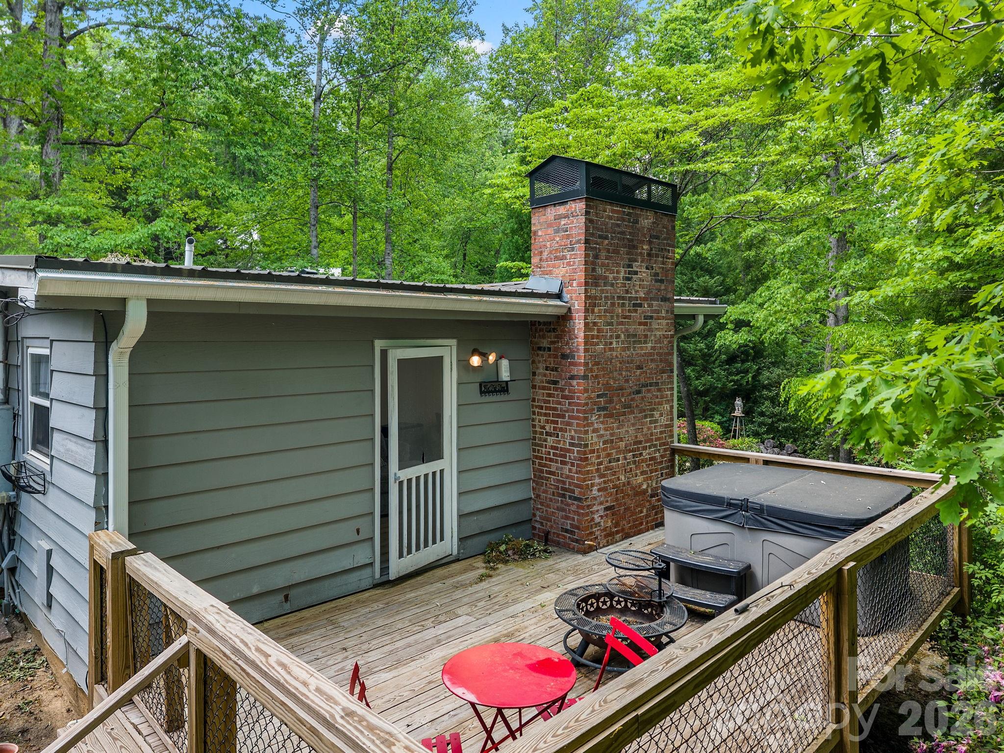 41 Red Bird Road — Tryon