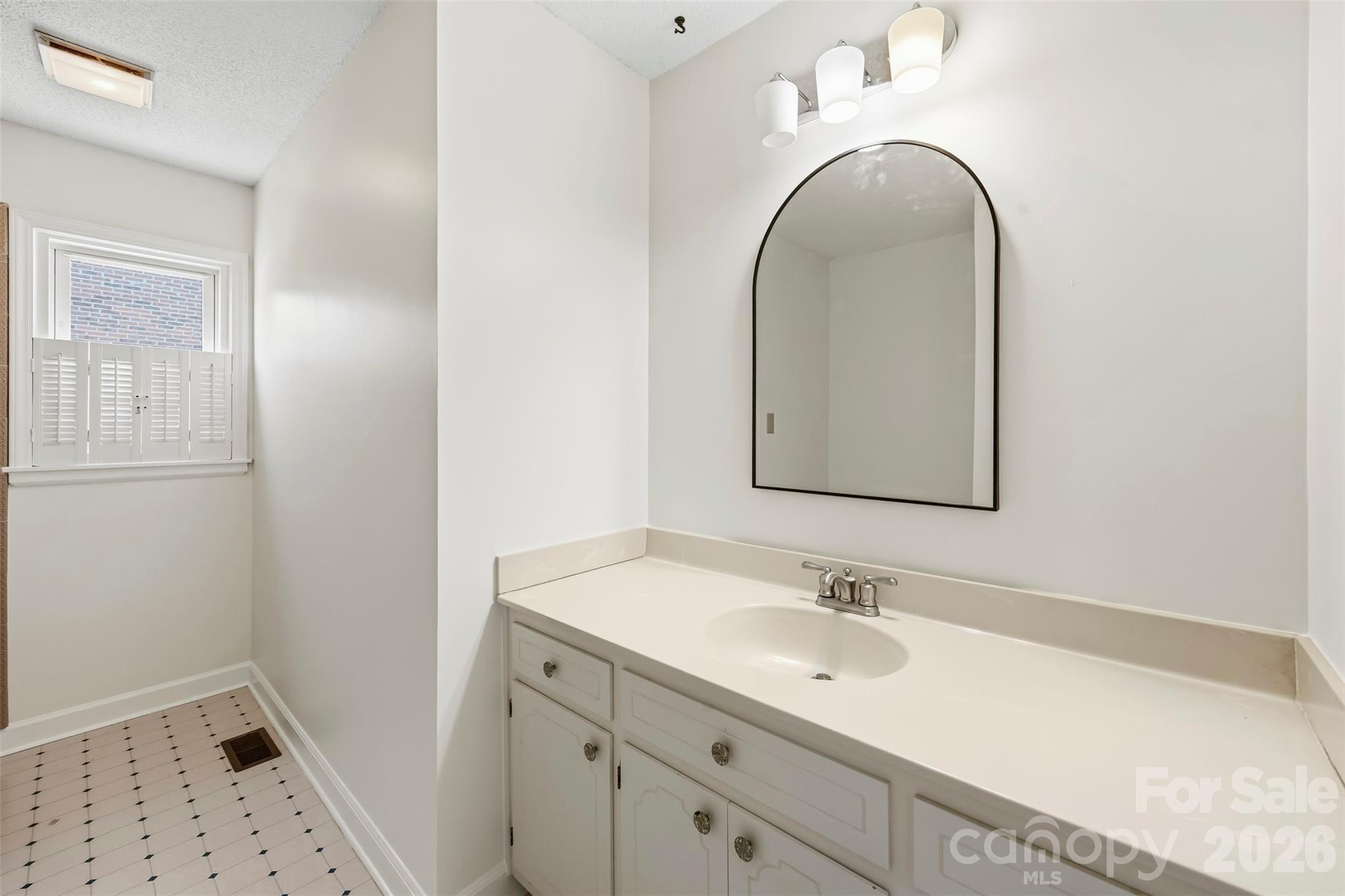 3447 Lake Shore Road S — Denver