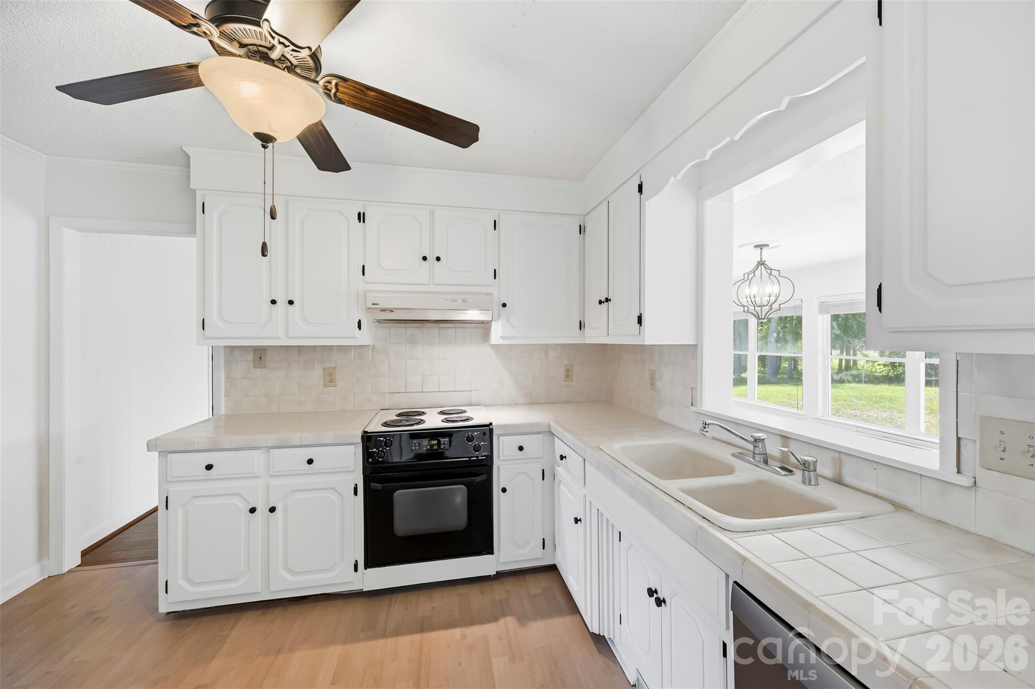 3447 Lake Shore Road S — Denver