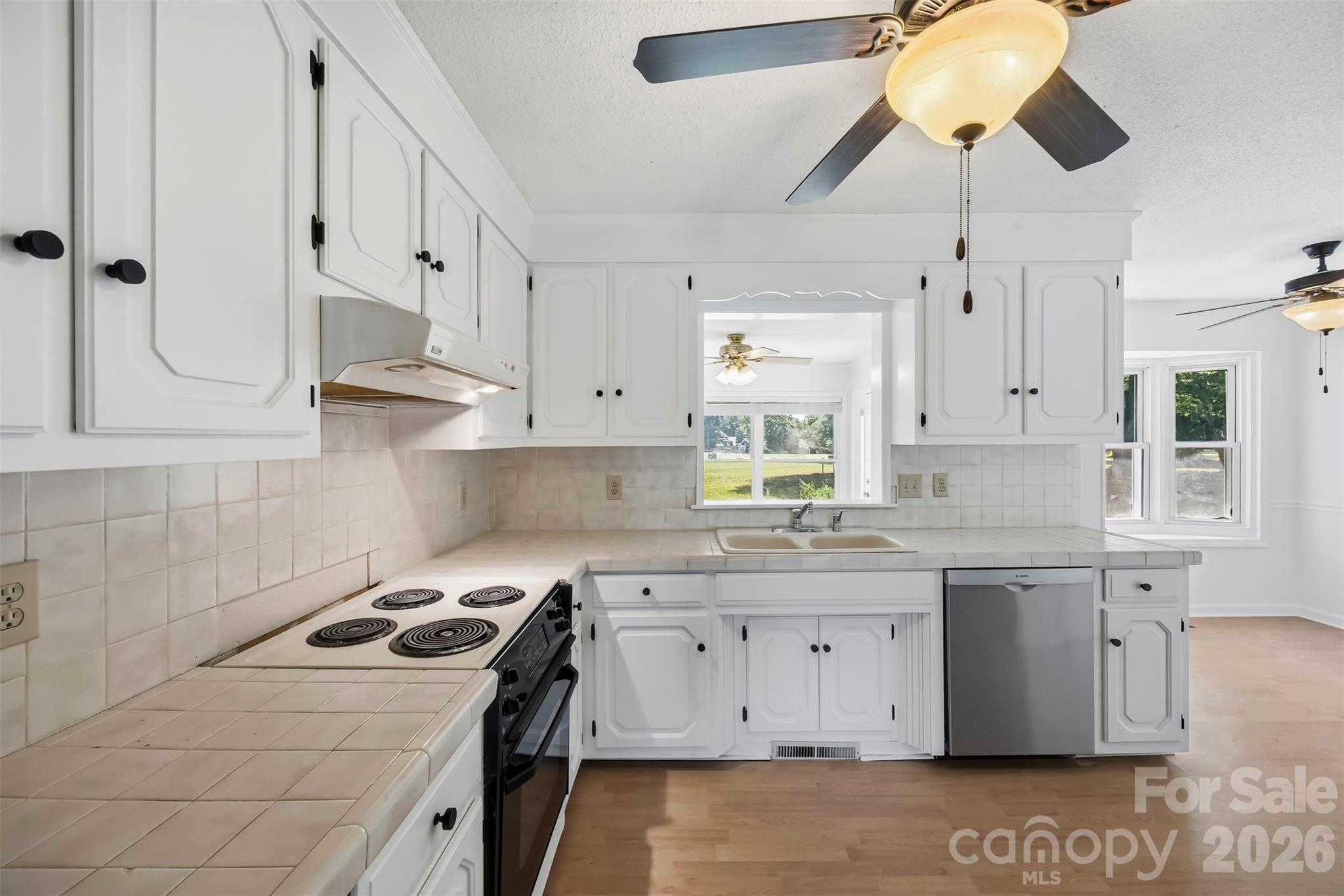 3447 Lake Shore Road S — Denver