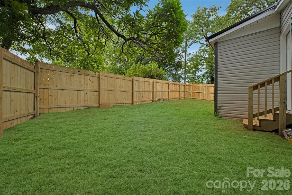 304 S Derby Avenue — Newton