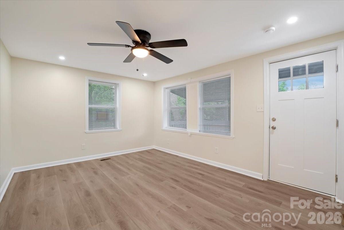 304 S Derby Avenue — Newton