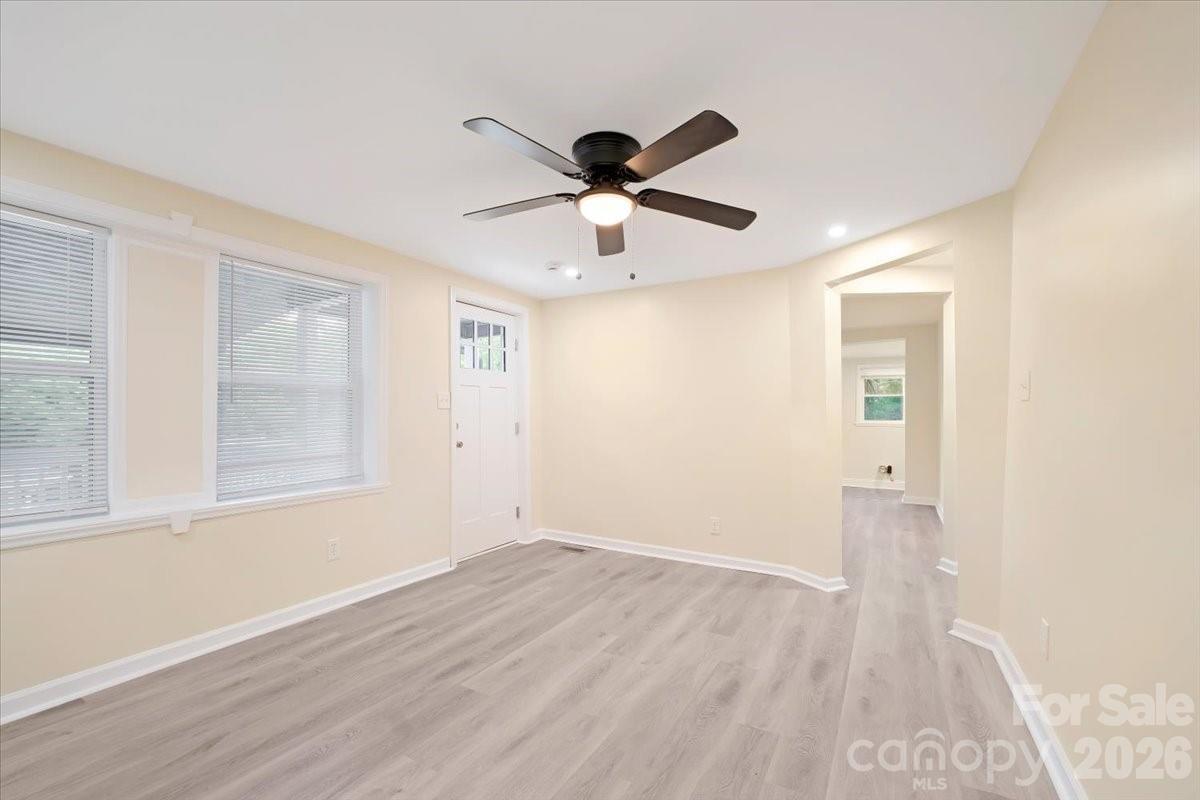 304 S Derby Avenue — Newton