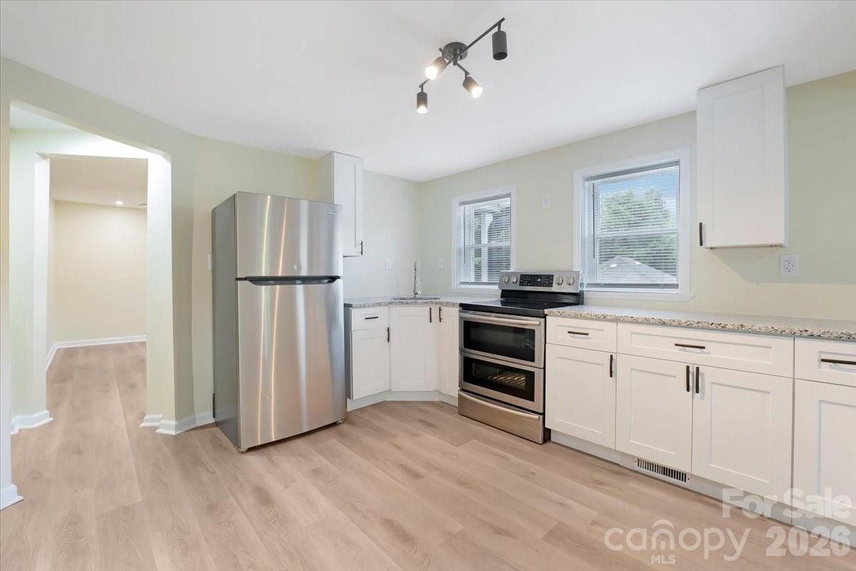 304 S Derby Avenue — Newton