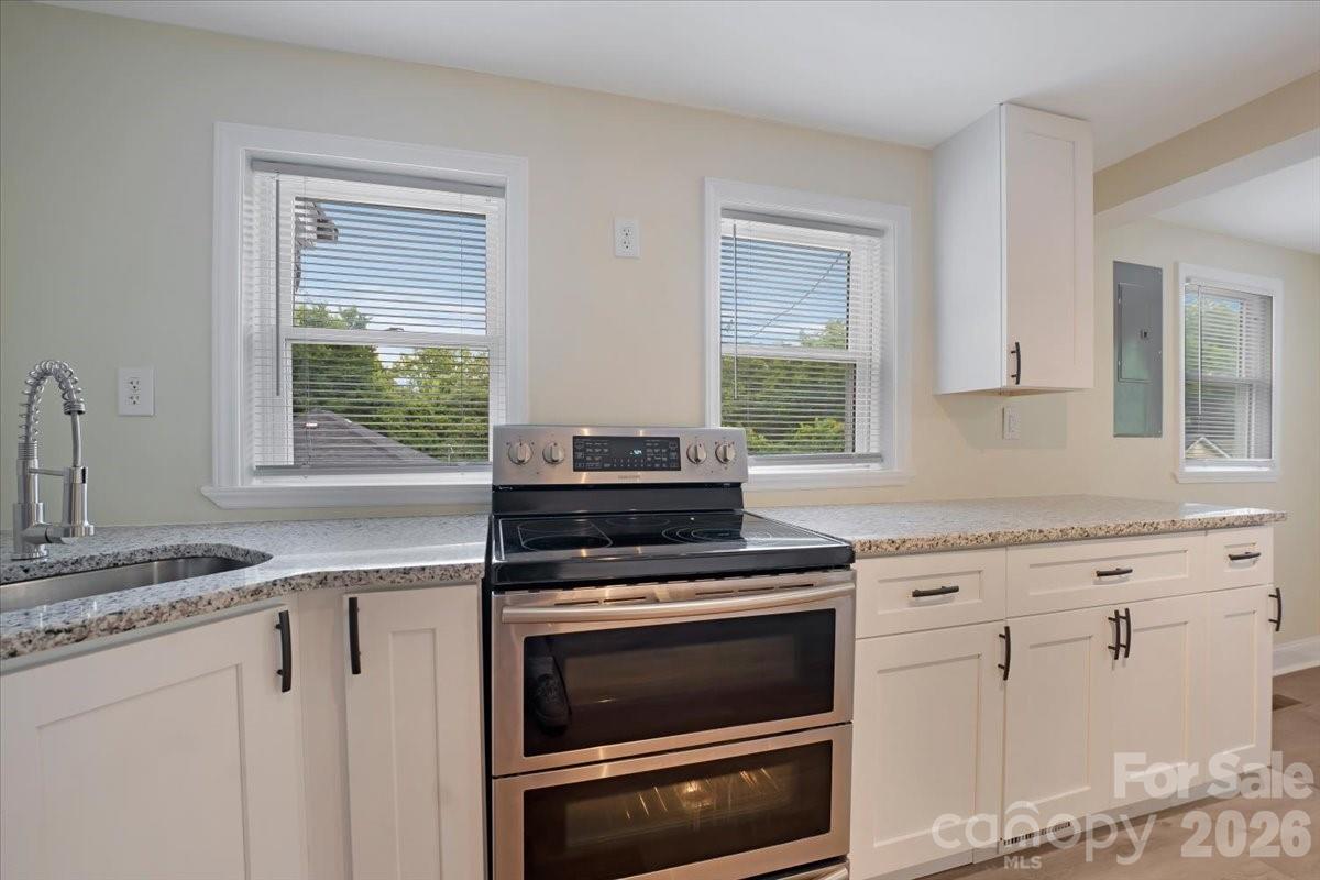 304 S Derby Avenue — Newton