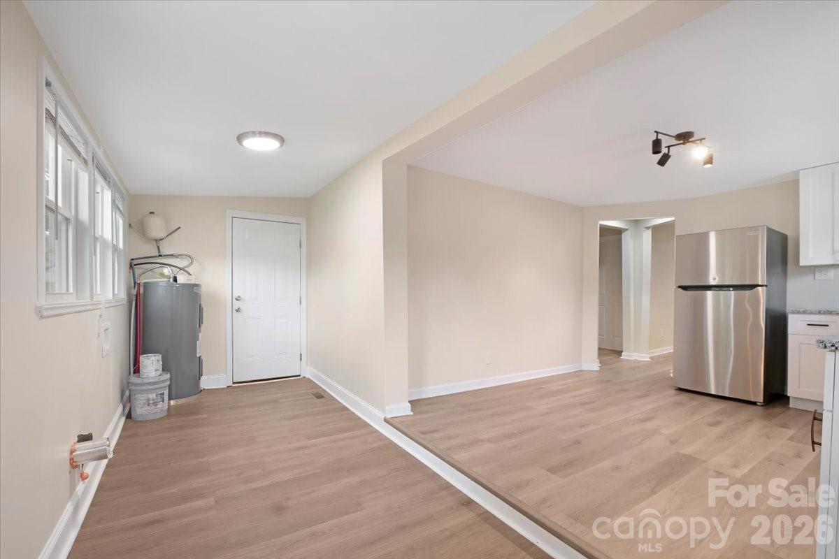 304 S Derby Avenue — Newton