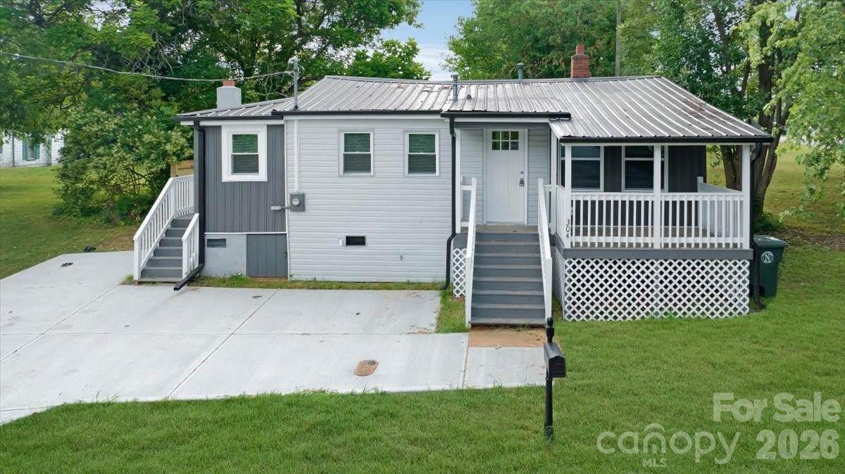 304 S Derby Avenue — Newton