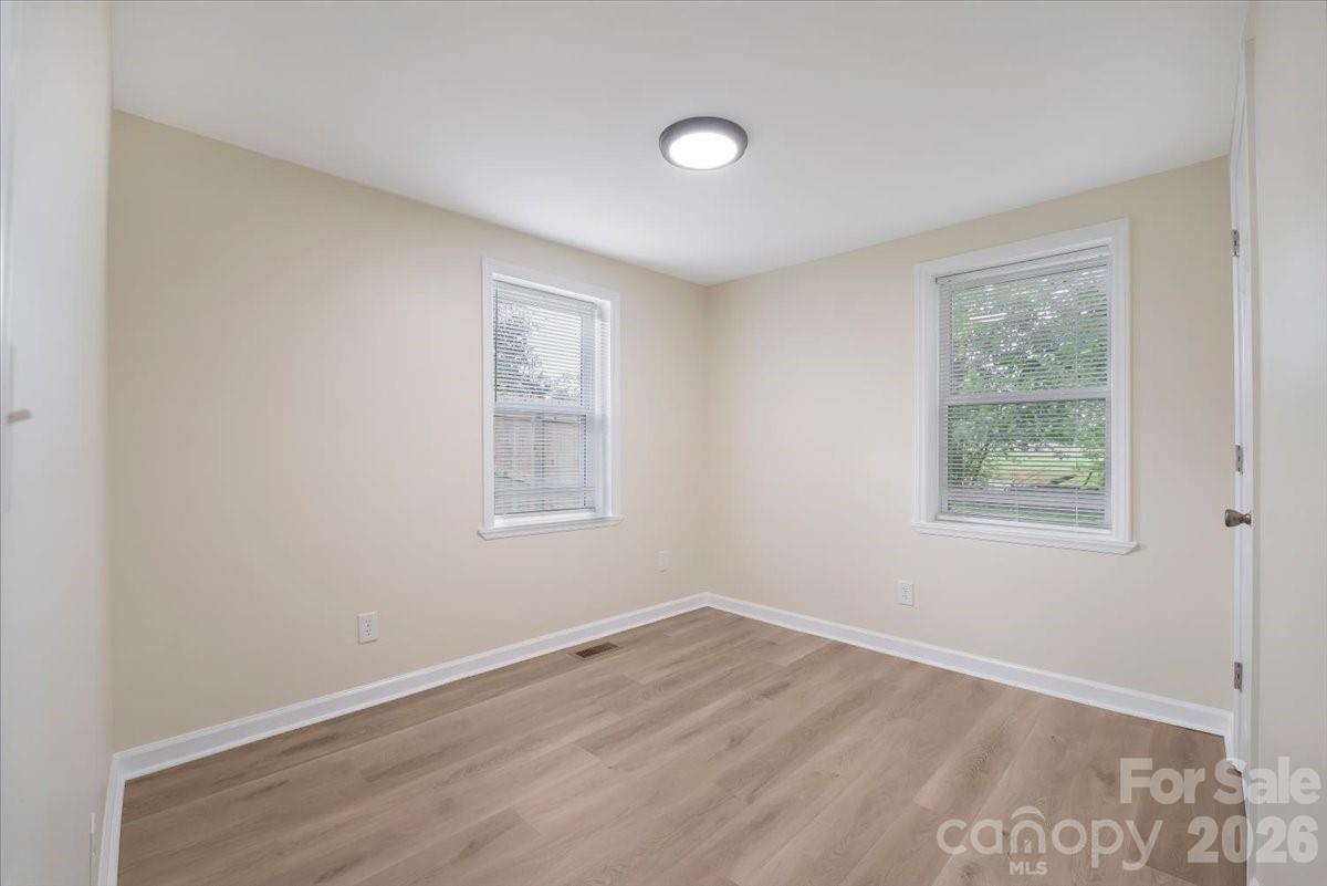 304 S Derby Avenue — Newton