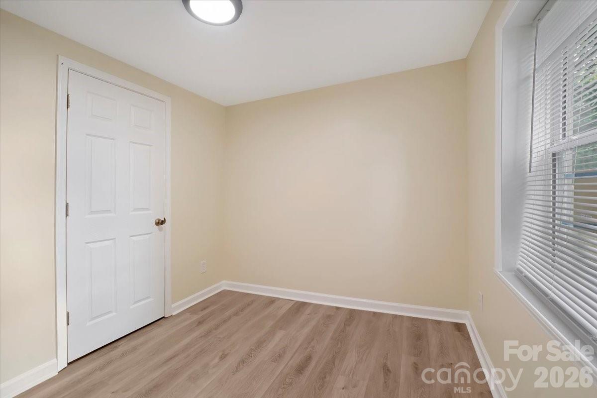 304 S Derby Avenue — Newton