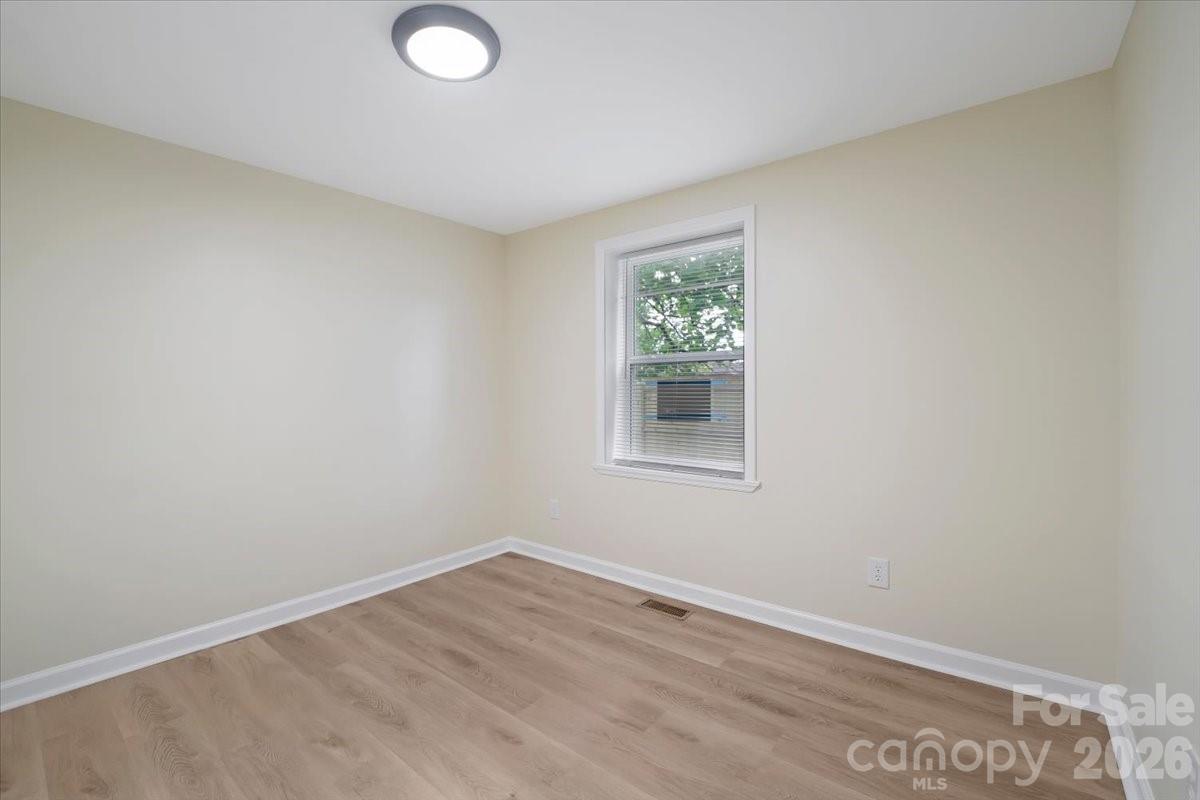 304 S Derby Avenue — Newton