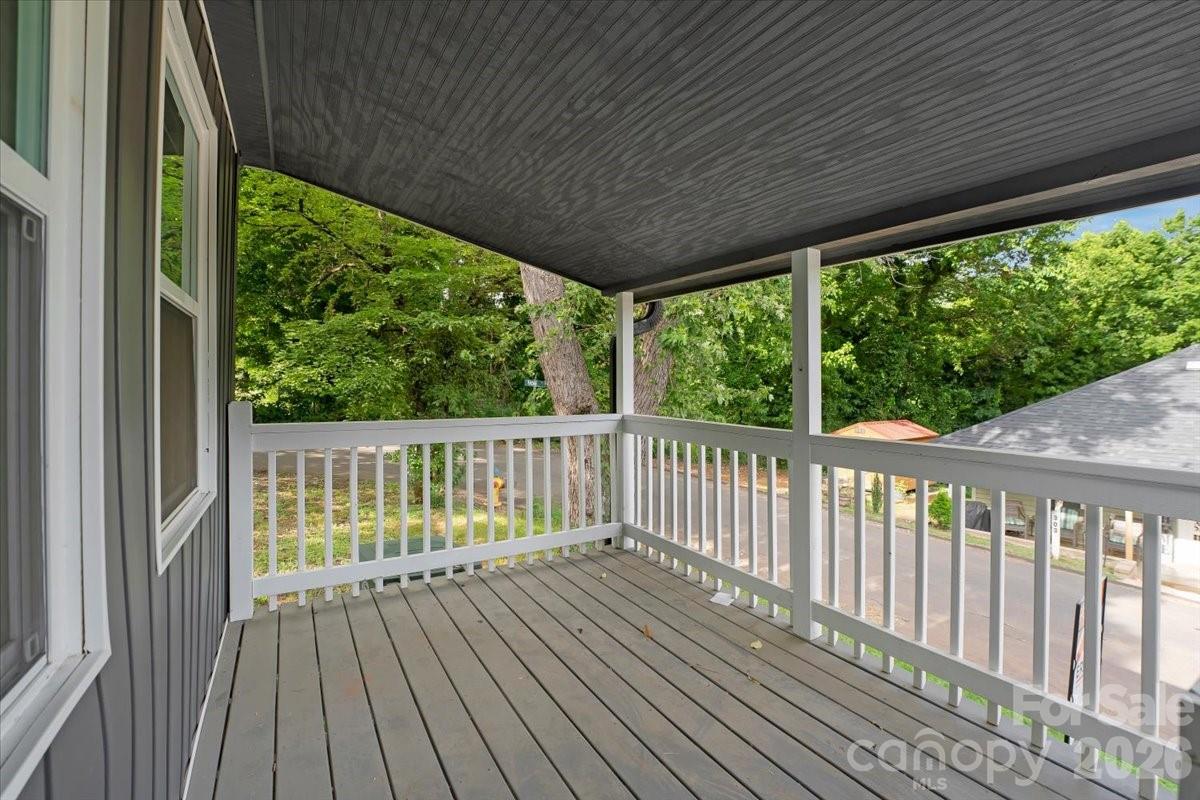 304 S Derby Avenue — Newton
