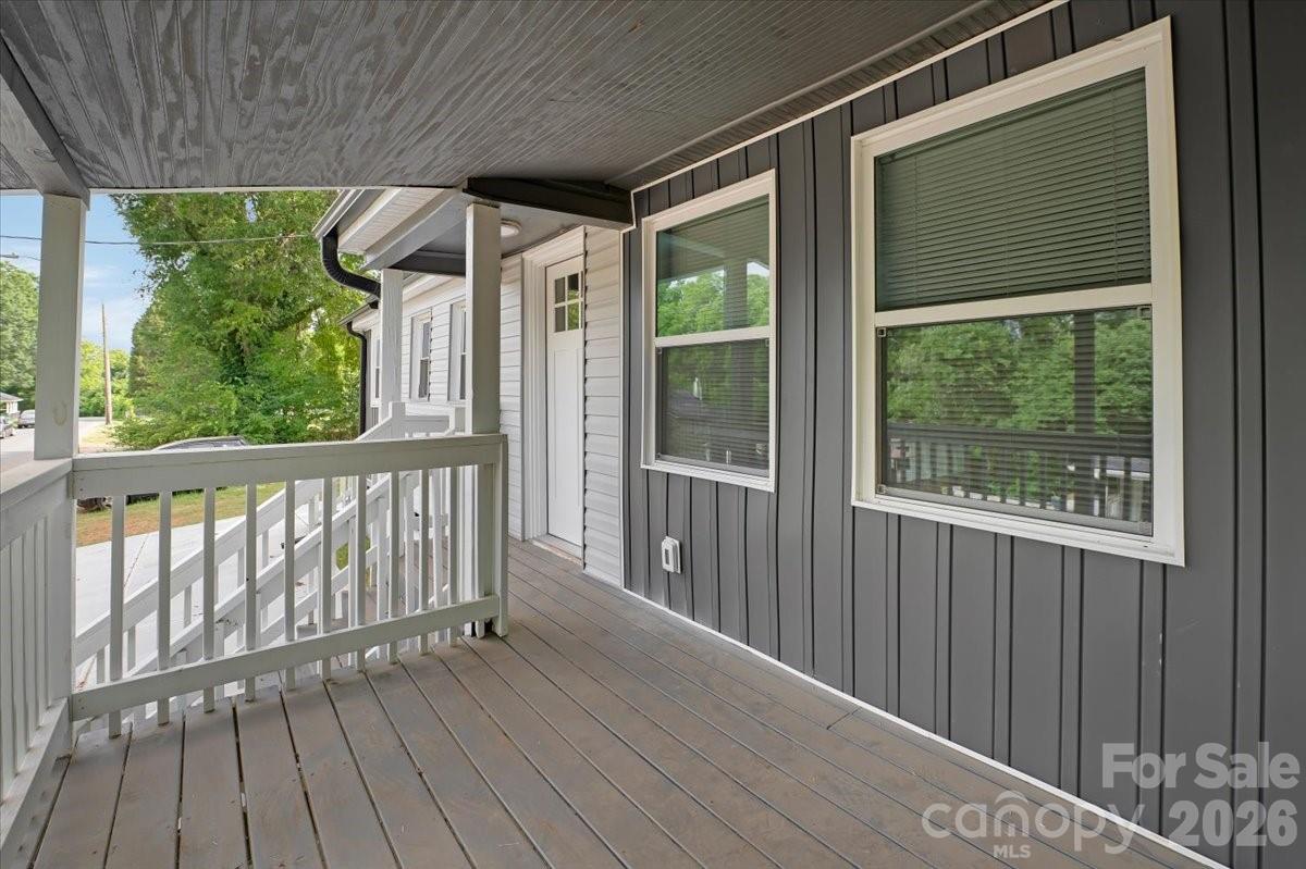 304 S Derby Avenue — Newton