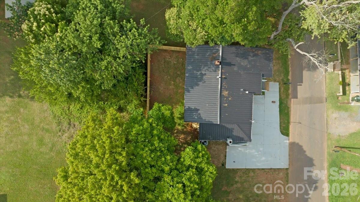 304 S Derby Avenue — Newton