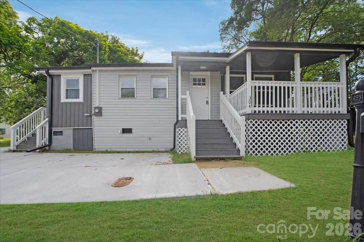 304 S Derby Avenue — Newton