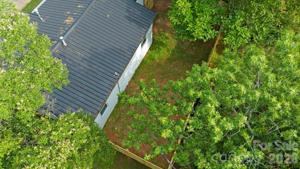 304 S Derby Avenue — Newton