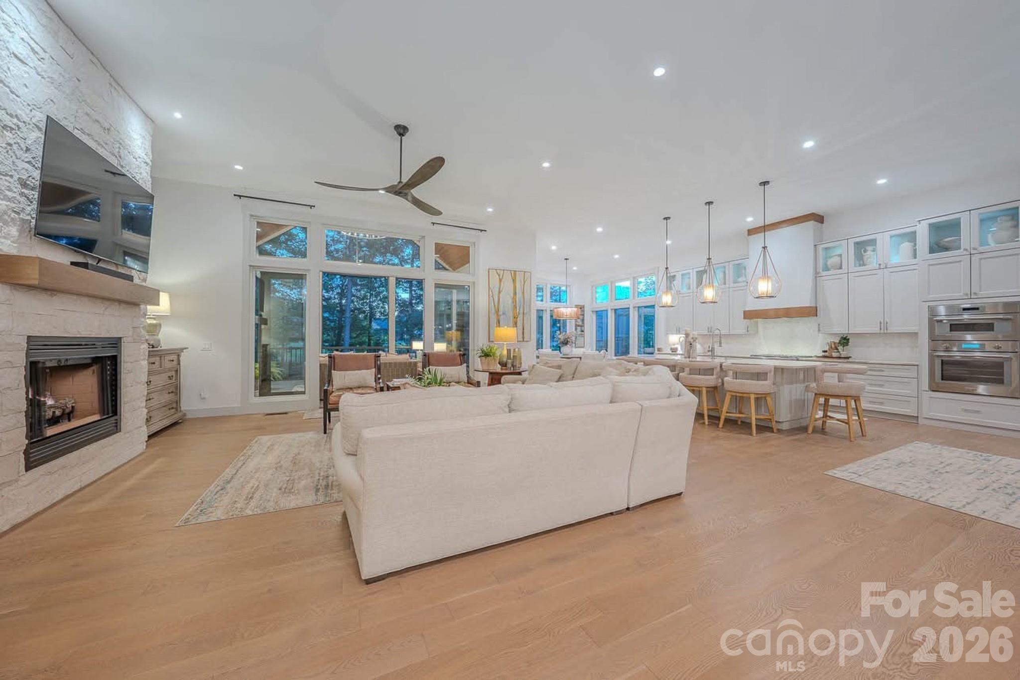 73 Angelina Lane — Mills River