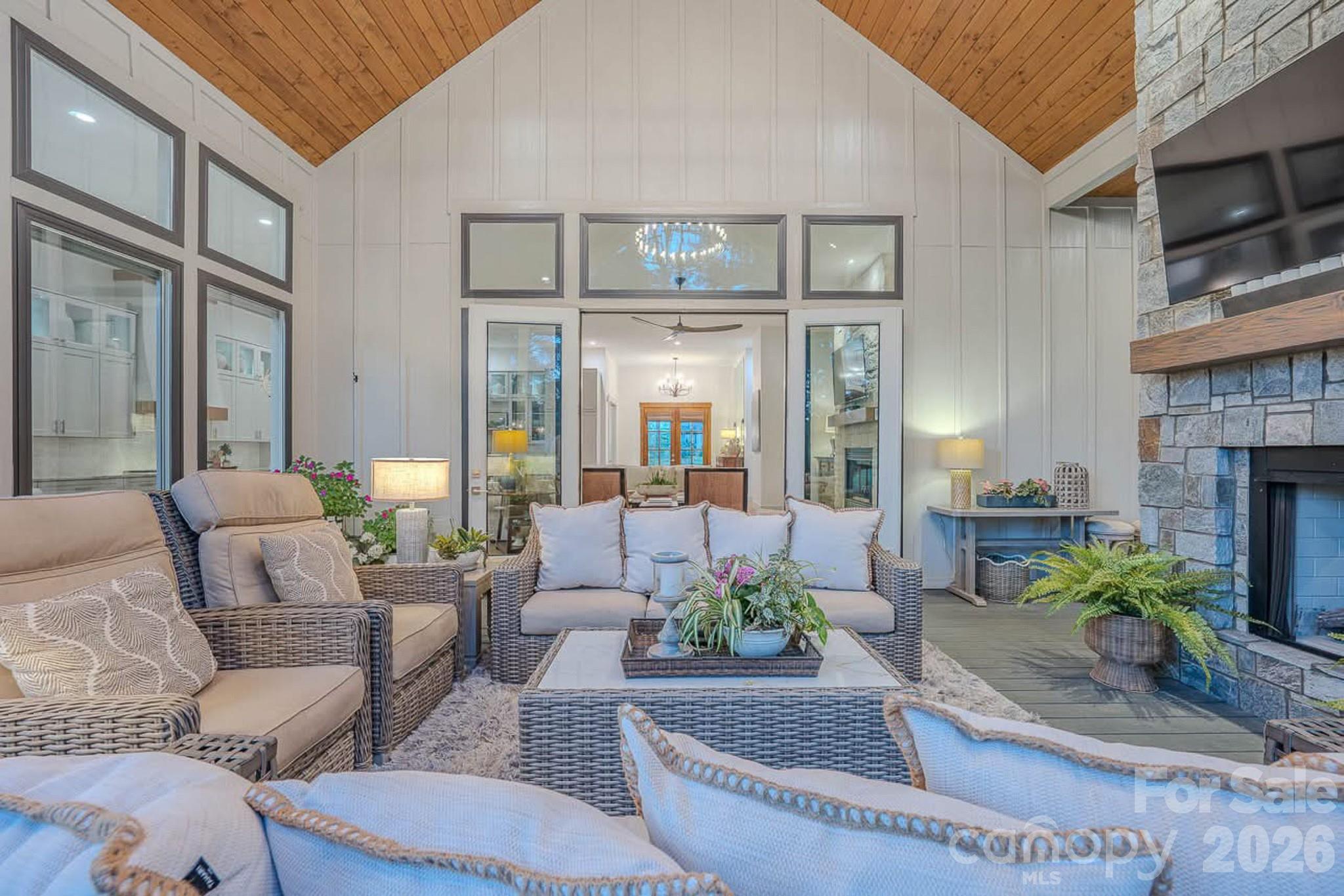 73 Angelina Lane — Mills River