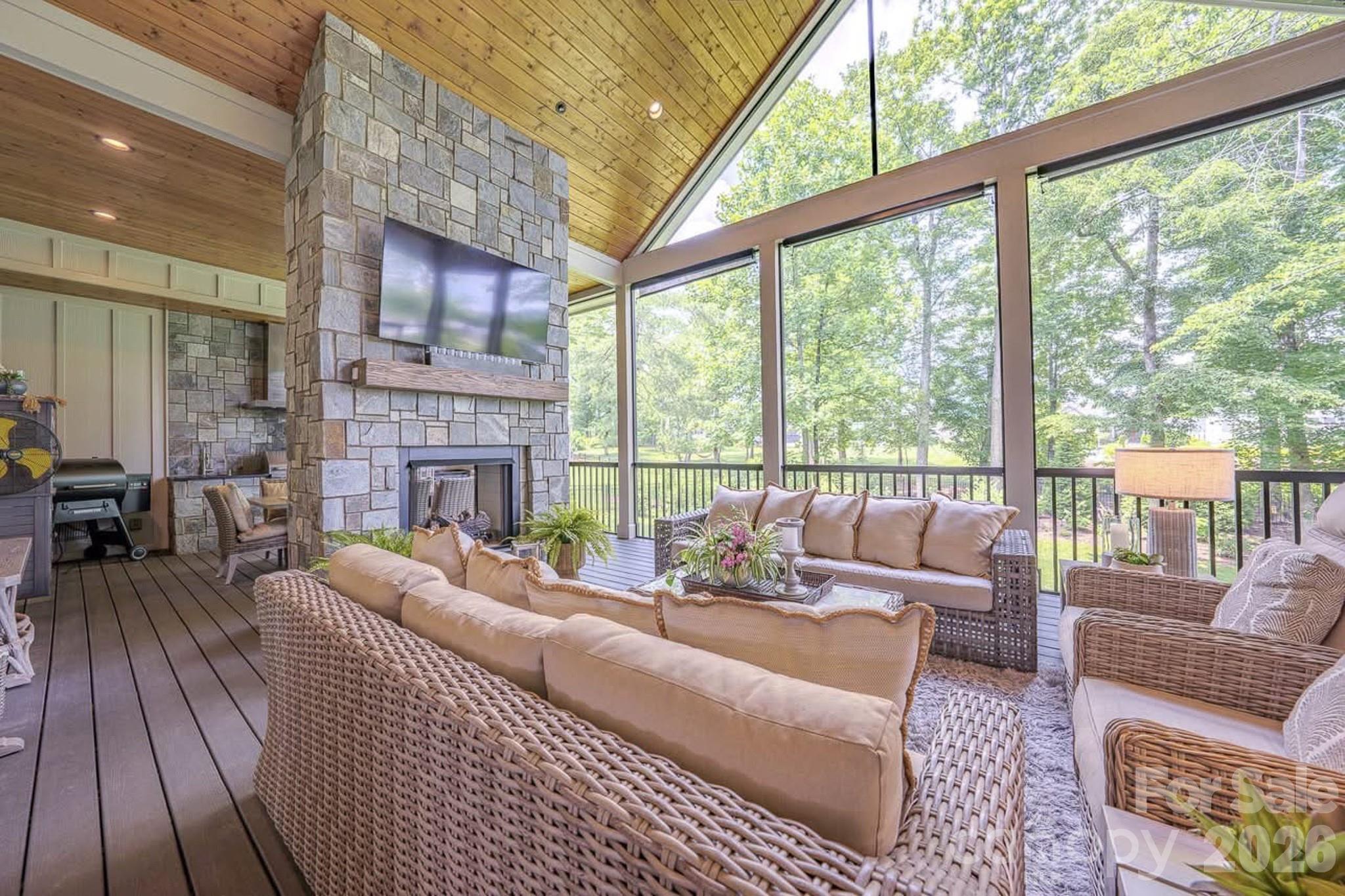 73 Angelina Lane — Mills River