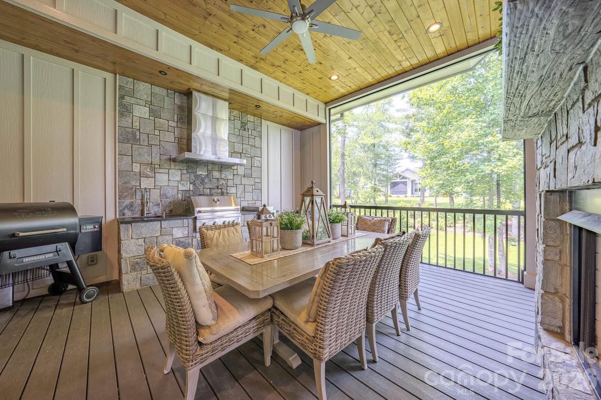 73 Angelina Lane — Mills River