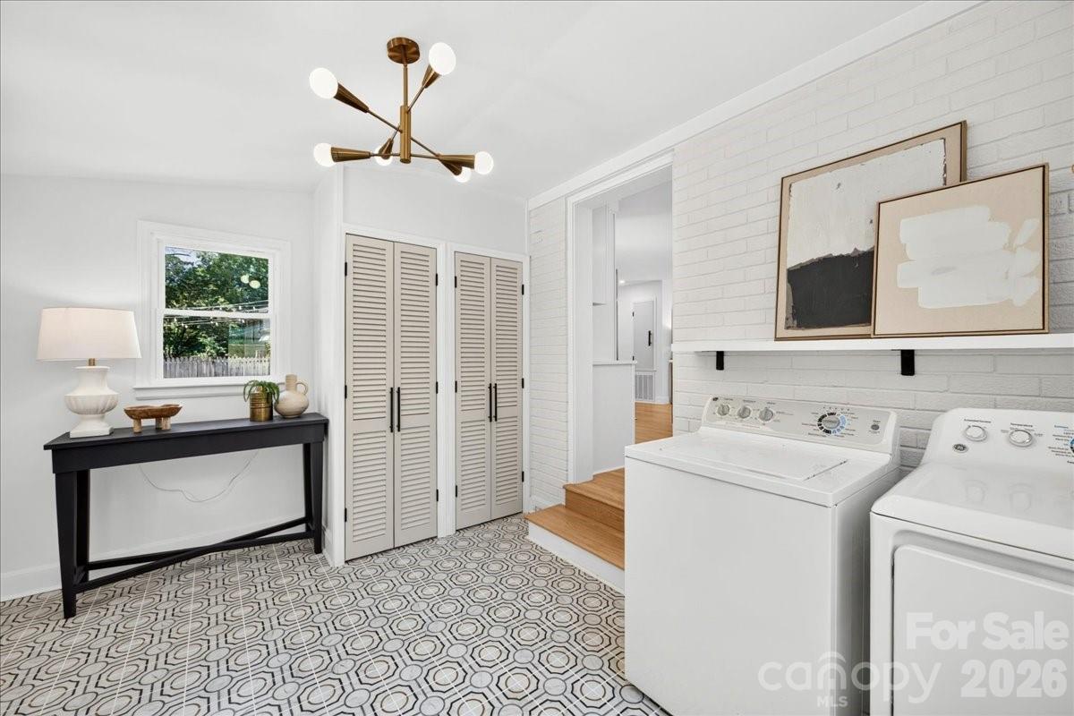 1924 Bentley Place — Charlotte