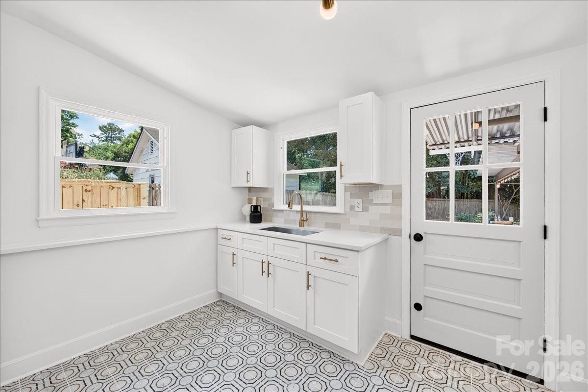 1924 Bentley Place — Charlotte