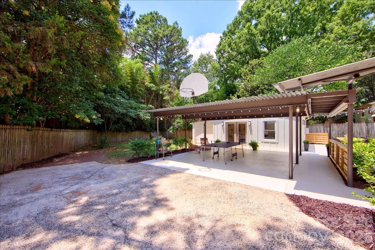 1924 Bentley Place — Charlotte