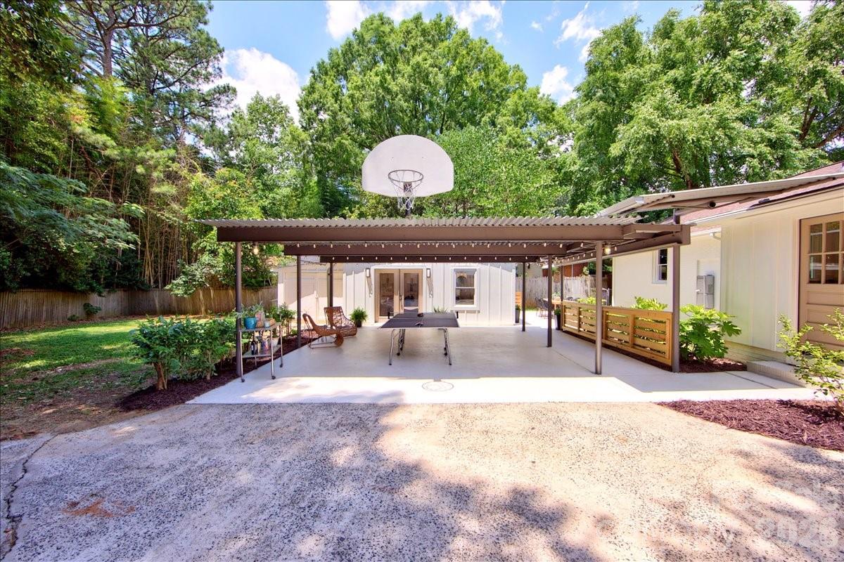 1924 Bentley Place — Charlotte